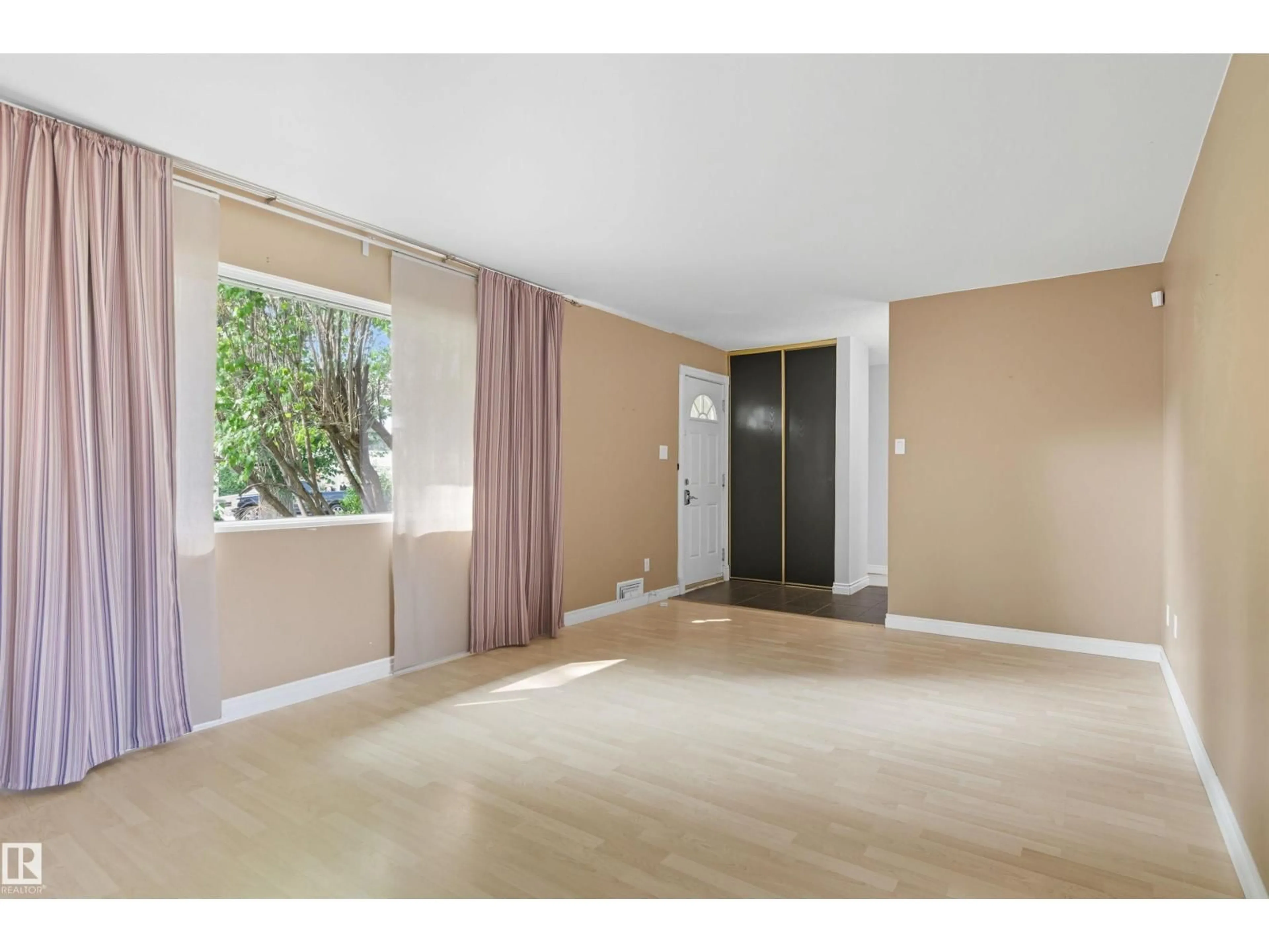 Unknown for 10523 62 ST, Edmonton Alberta T6A2M2
