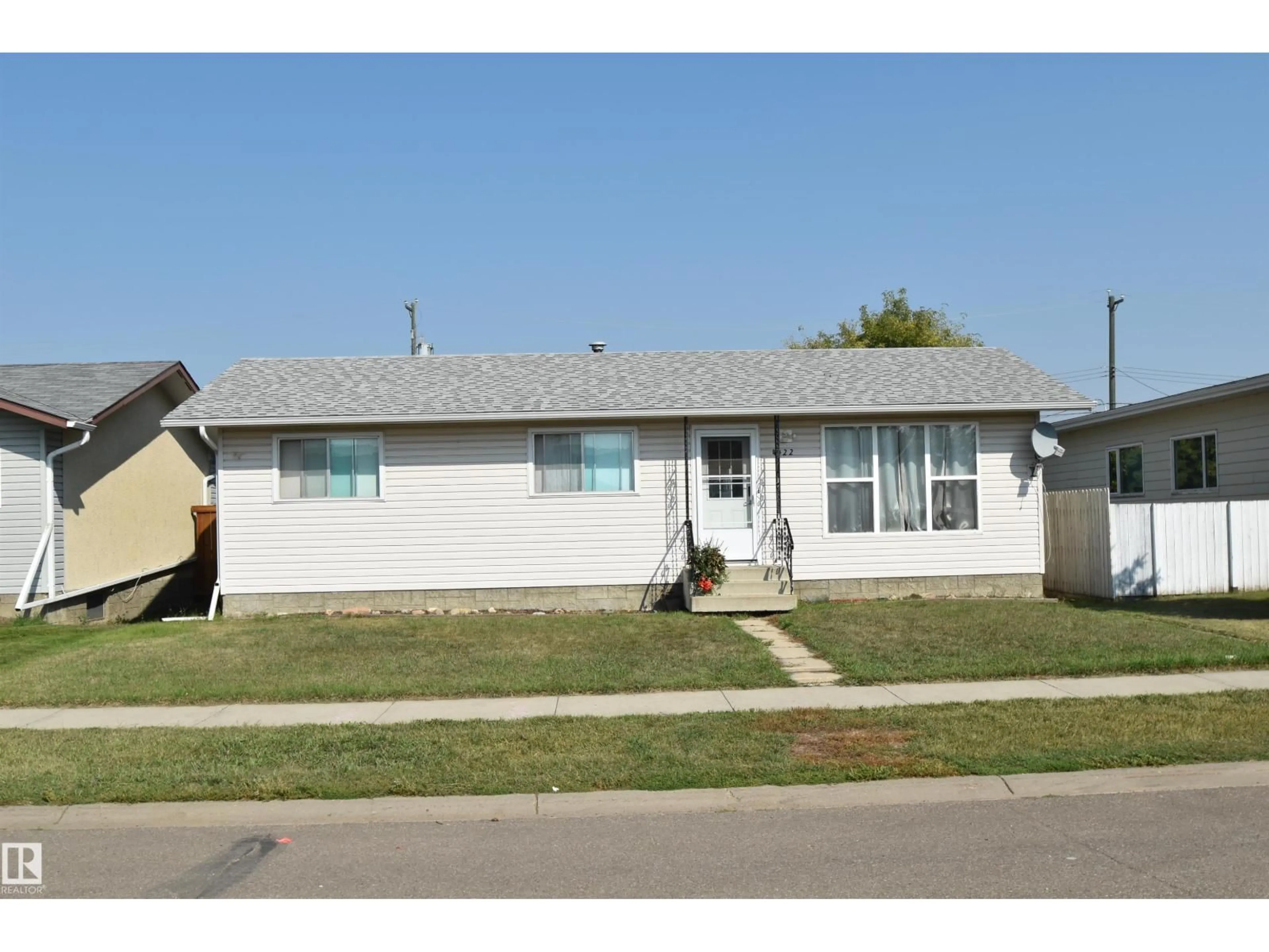 Home with vinyl exterior material, street for 4422 49 AV, St. Paul Town Alberta T0A3A3