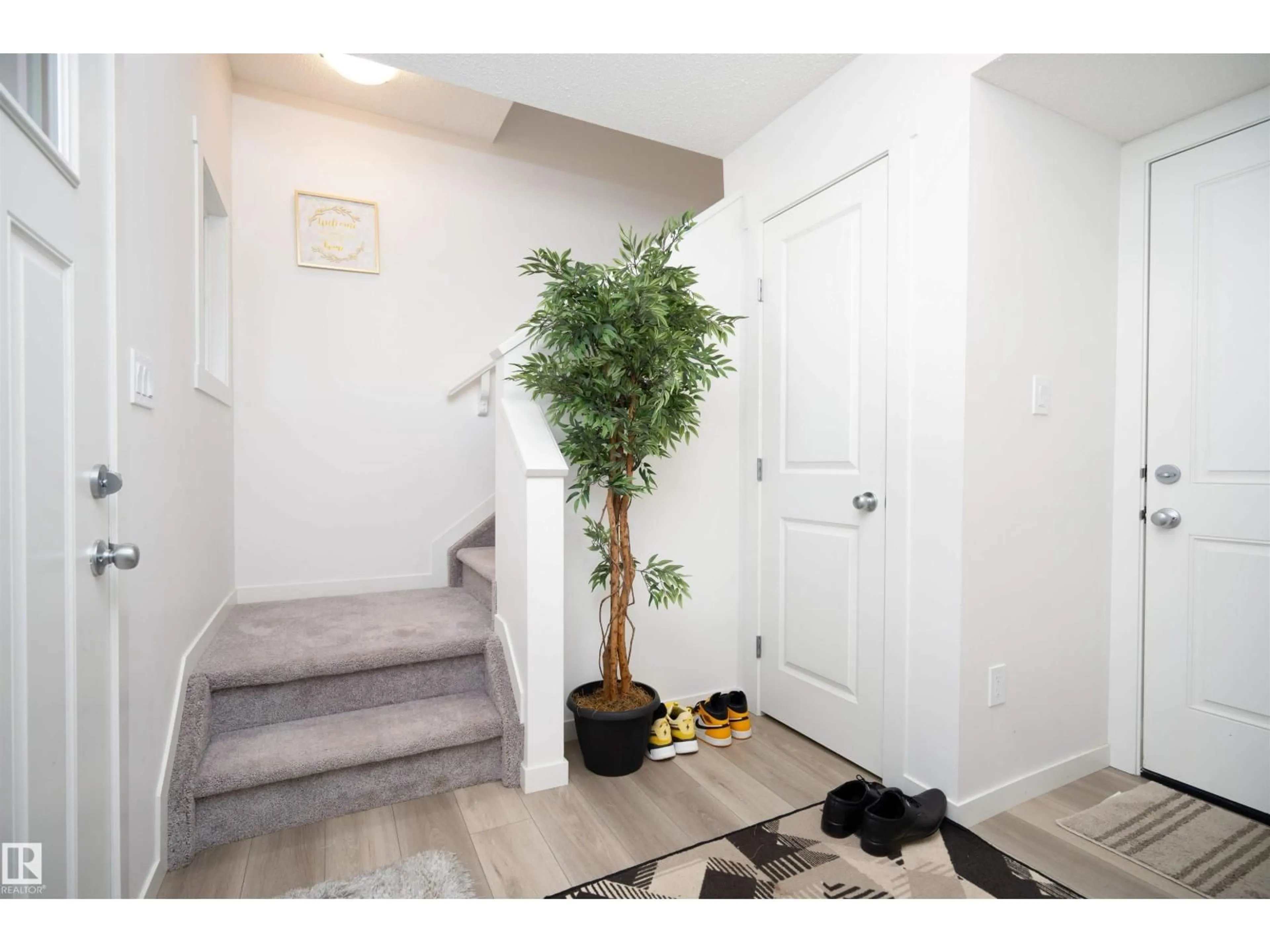 Indoor entryway for #37 - 1530 TAMARACK BV, Edmonton Alberta T6T2E6