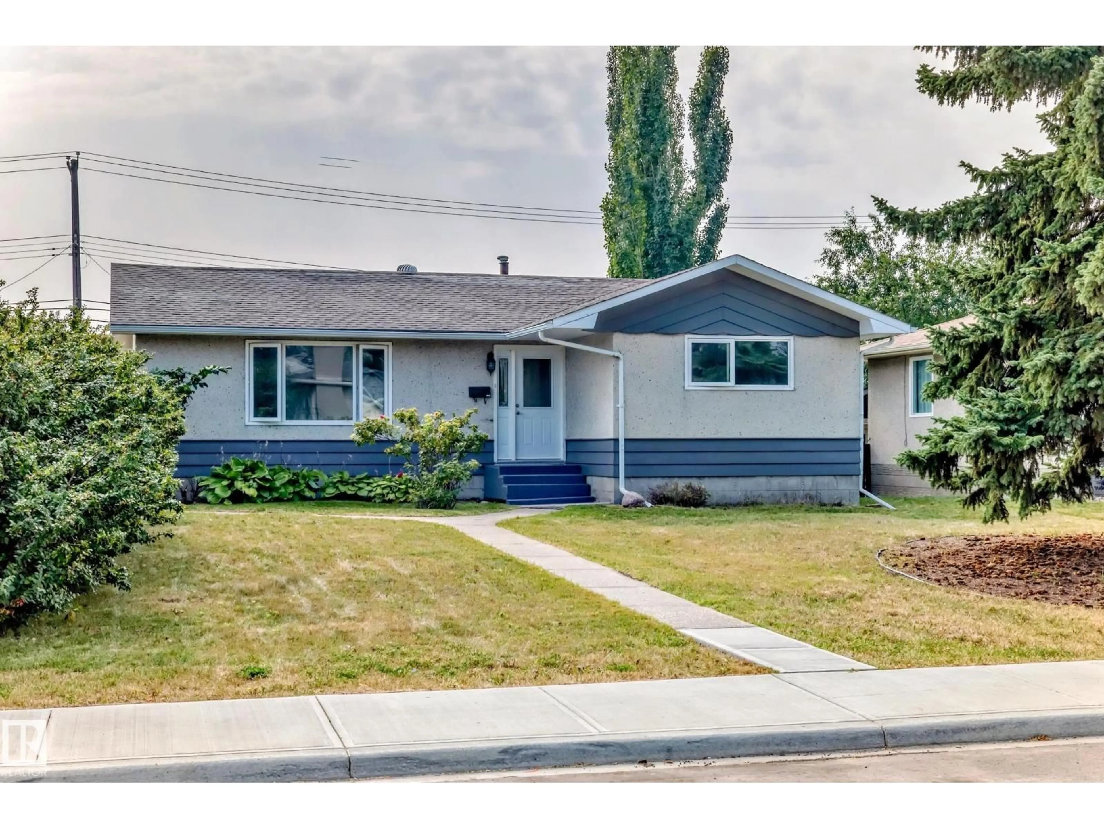 Home with vinyl exterior material, street for 11707 46 AV, Edmonton Alberta T6H0A6