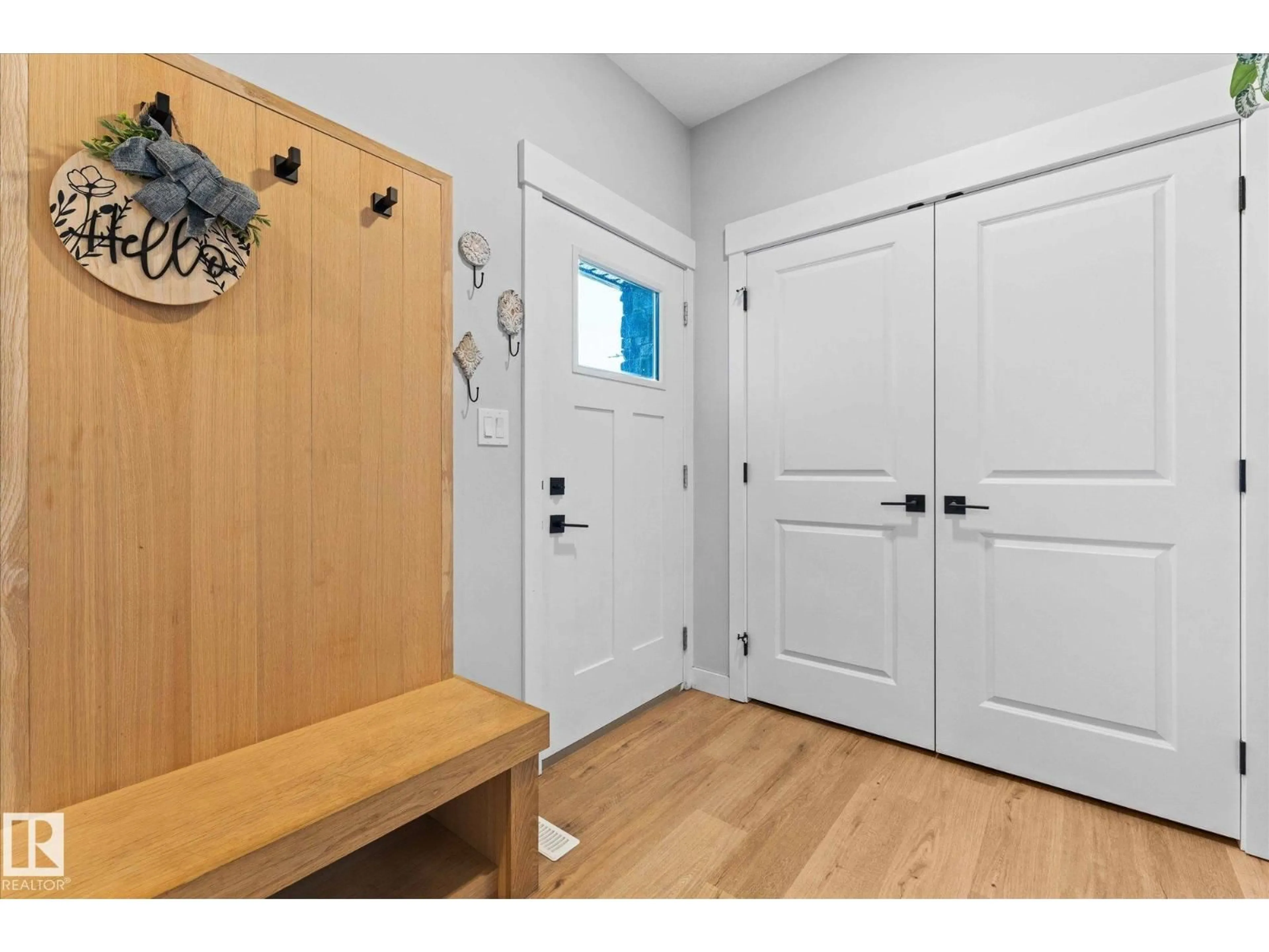 Indoor entryway for 80 GLADSTONE BN, Spruce Grove Alberta T7X2X6