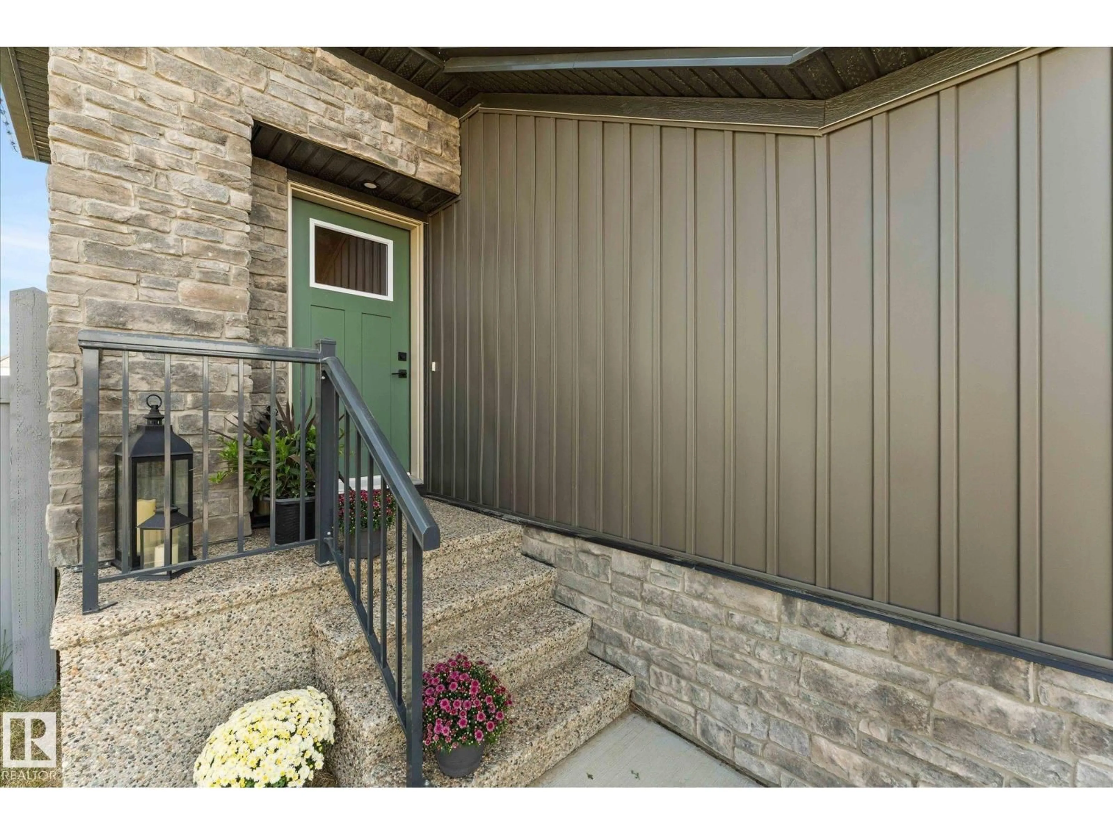 Indoor entryway for 80 GLADSTONE BN, Spruce Grove Alberta T7X2X6