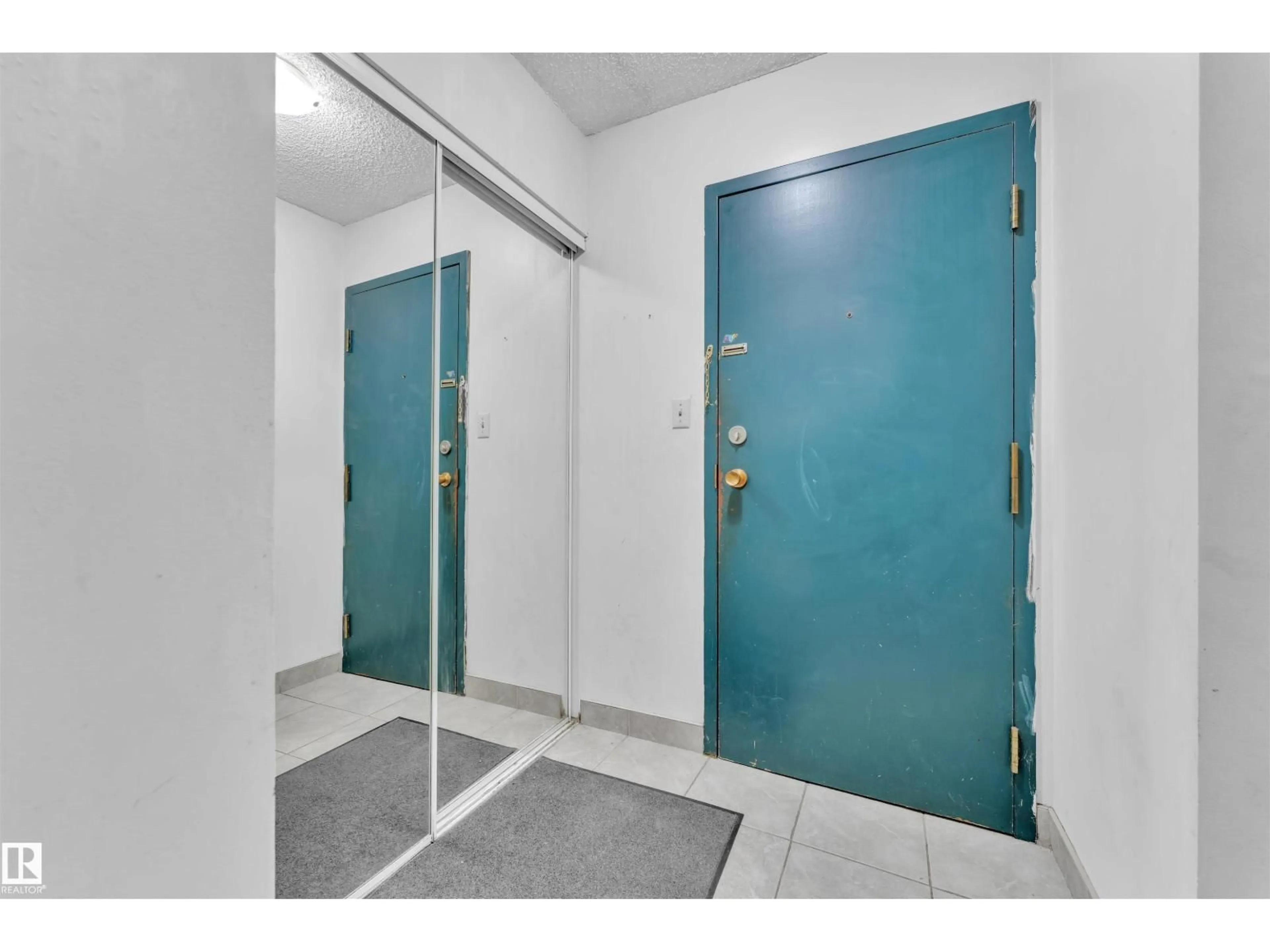 Indoor entryway for #107 - 2624 MILL WOODS E, Edmonton Alberta T6L5K7