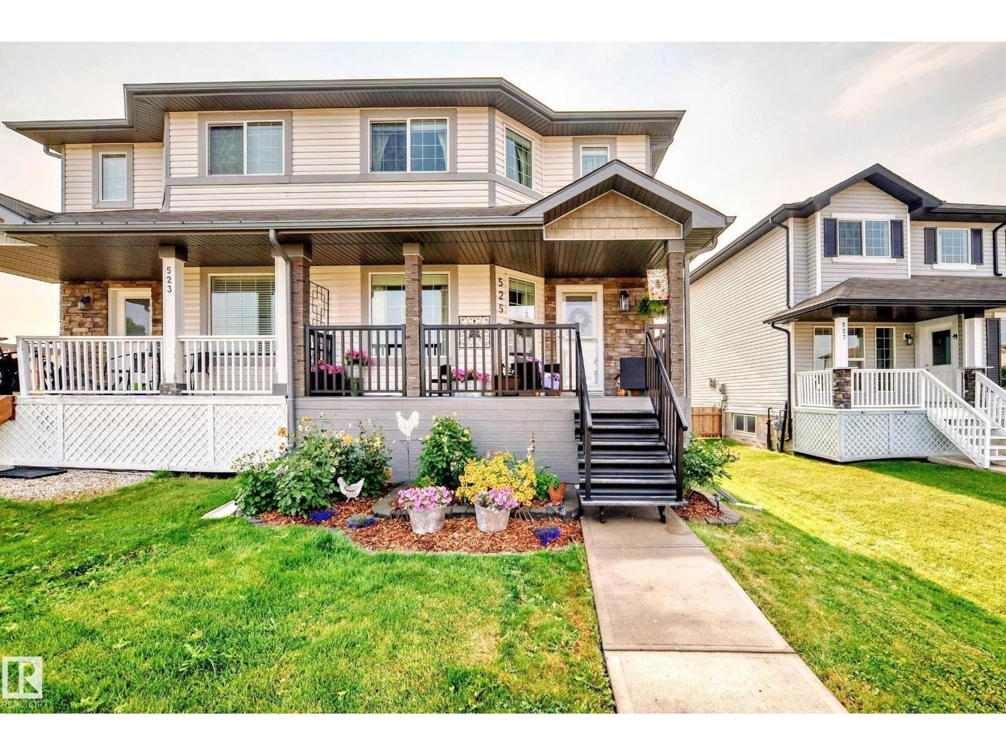 Home with vinyl exterior material, street for 525 SONGHURST WY, Leduc Alberta T9E0P8