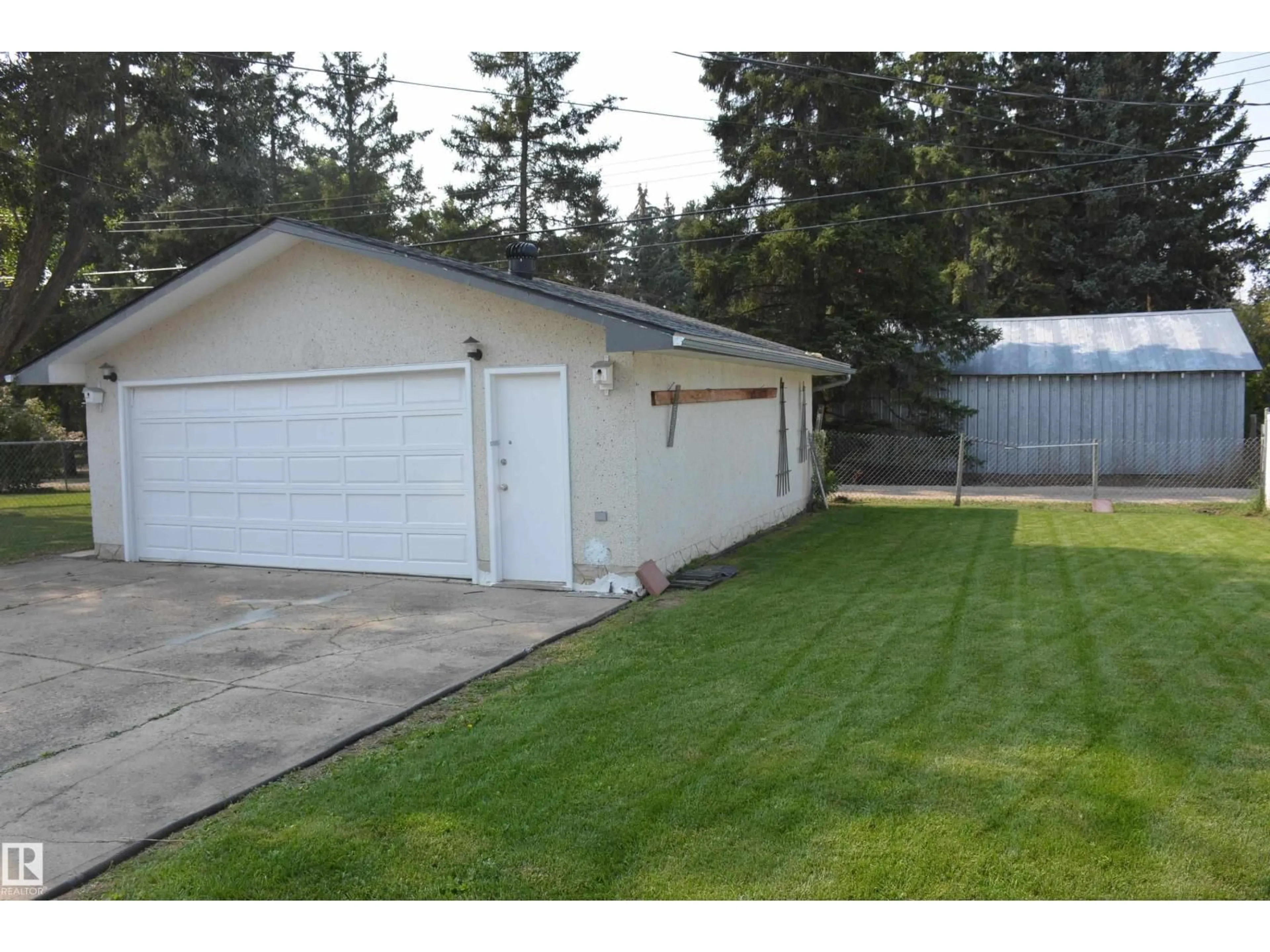 Indoor garage for 5506 56 ST, Barrhead Alberta T7N1C6