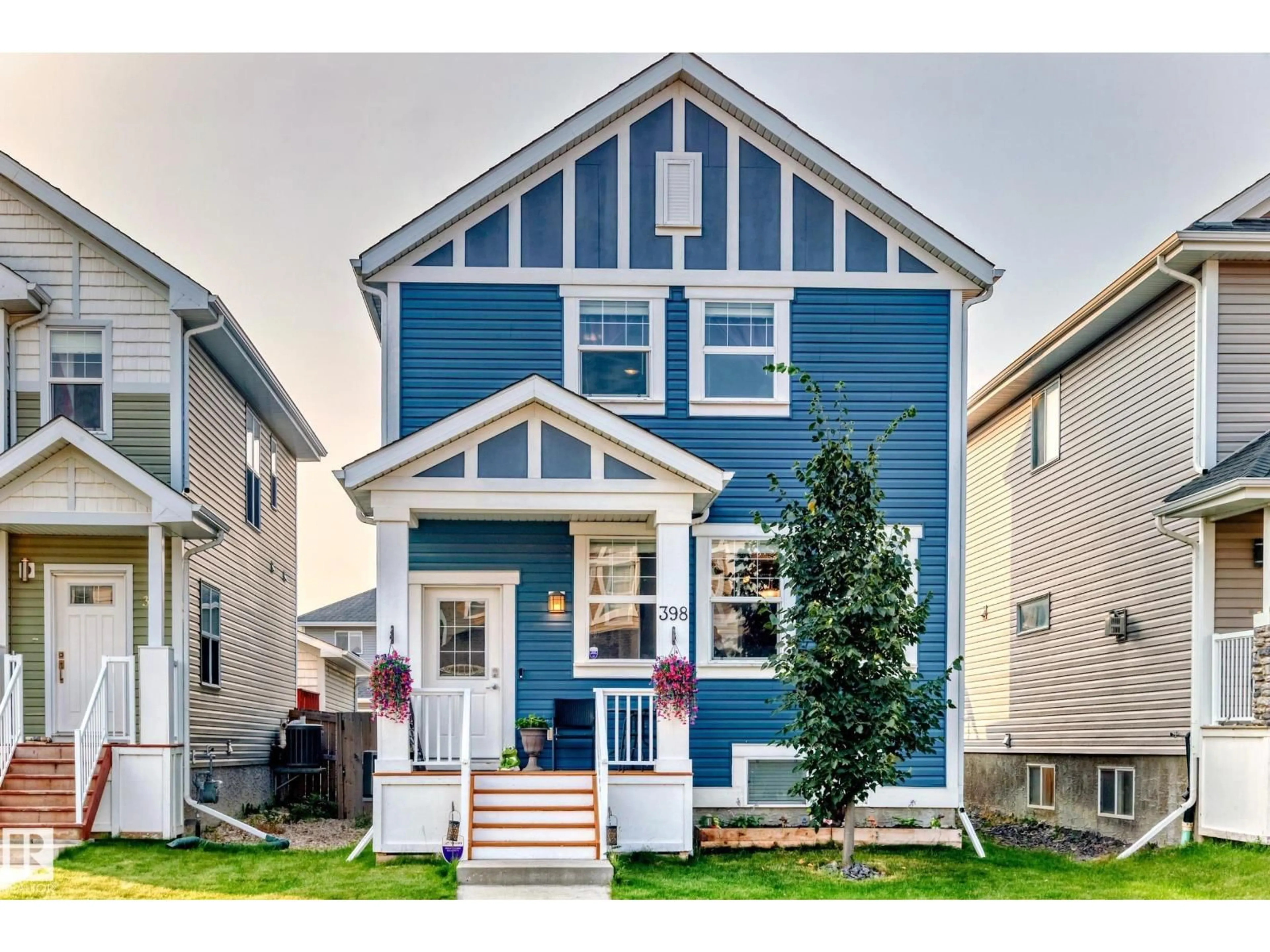 Home with vinyl exterior material, street for 398 SIMMONDS WY, Leduc Alberta T9E0T9