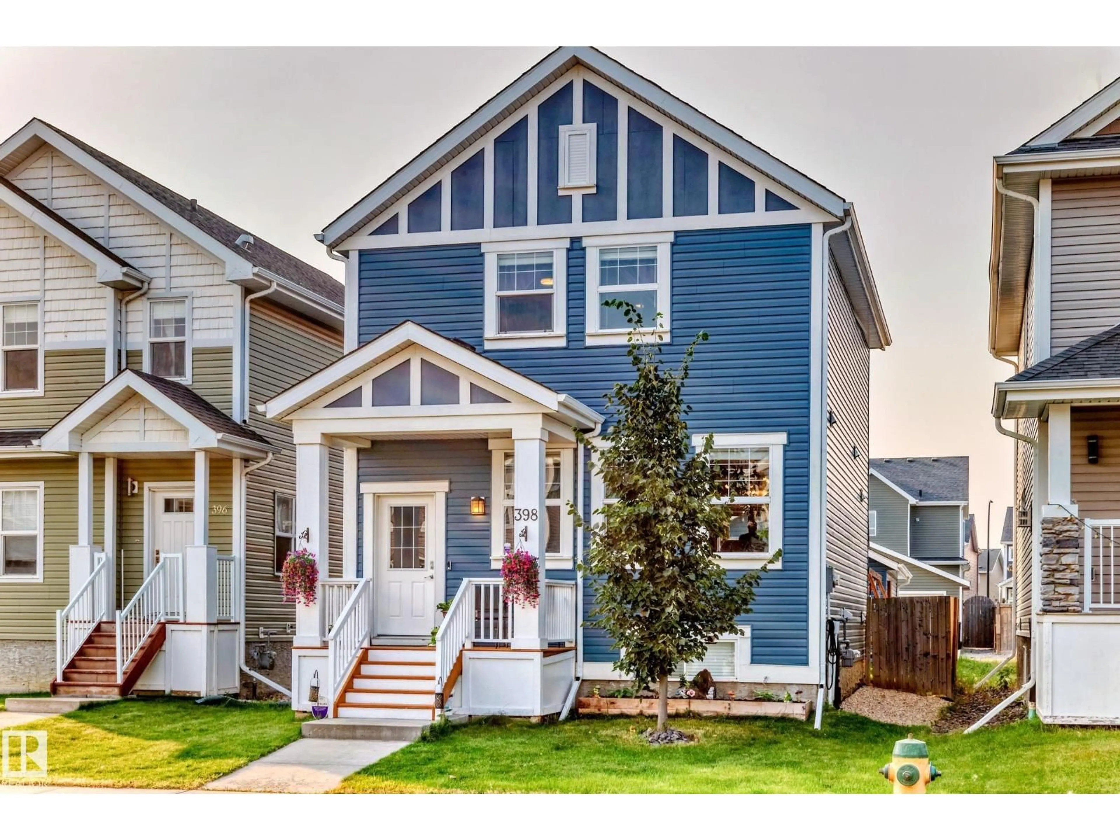 Home with vinyl exterior material, street for 398 SIMMONDS WY, Leduc Alberta T9E0T9