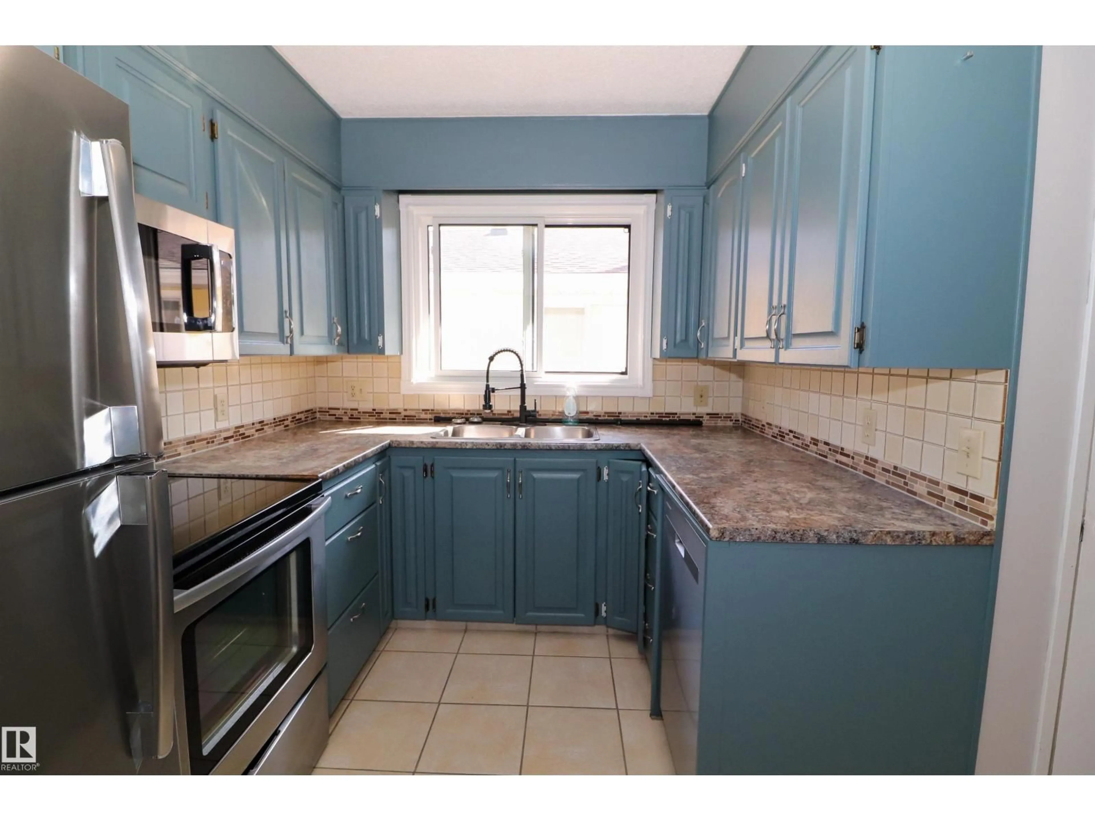 Standard kitchen, ceramic/tile floor for 2923 89 ST, Edmonton Alberta T6K3A7