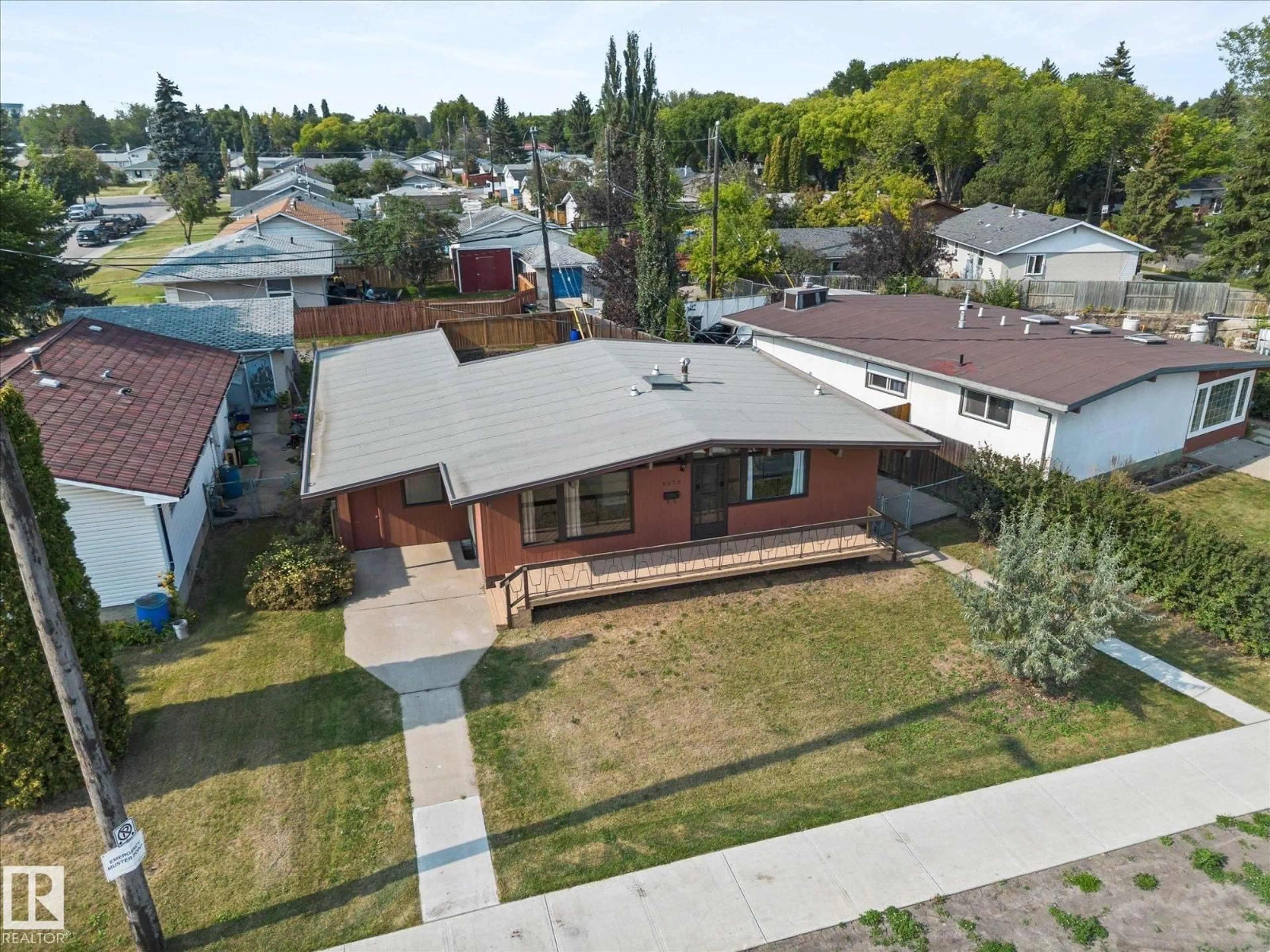 A pic from outside/outdoor area/front of a property/back of a property/a pic from drone, street for 8820 MEADOWLARK RD, Edmonton Alberta T5R5W7