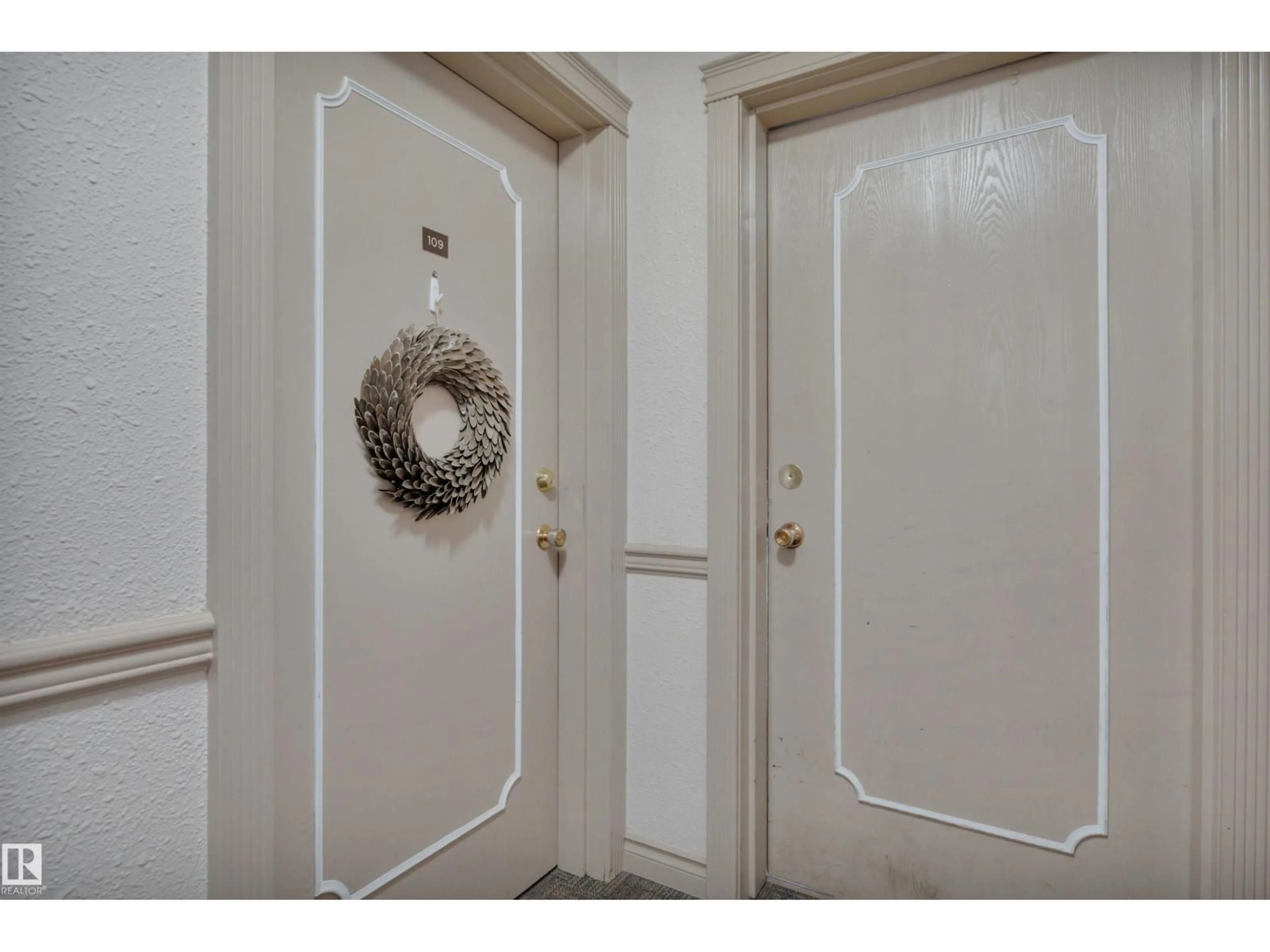 Indoor entryway for #109 - 10520 80 AV, Edmonton Alberta T6E1V3