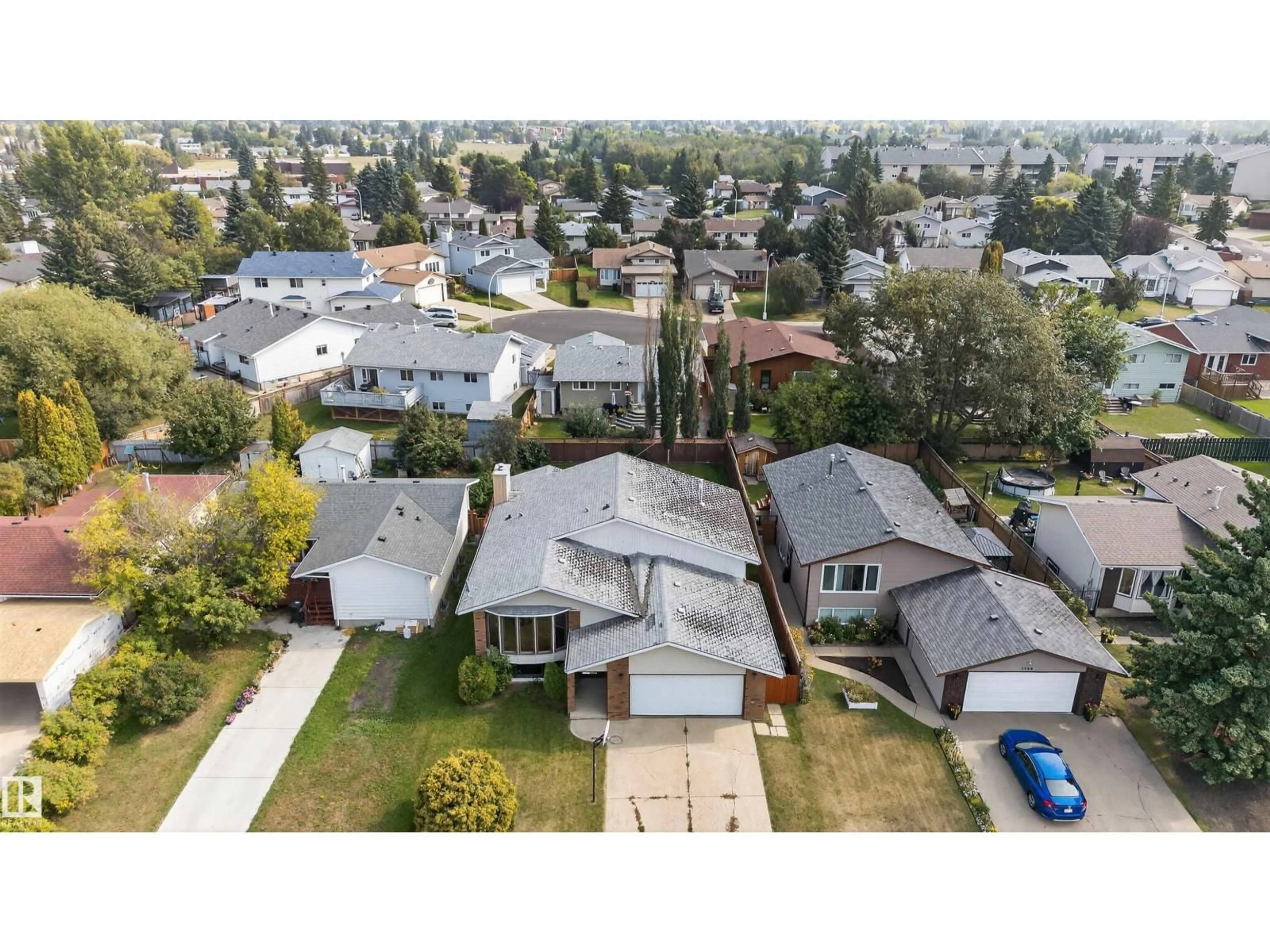 A pic from outside/outdoor area/front of a property/back of a property/a pic from drone, street for NW - 1727 49A ST, Edmonton Alberta T6L2Y6