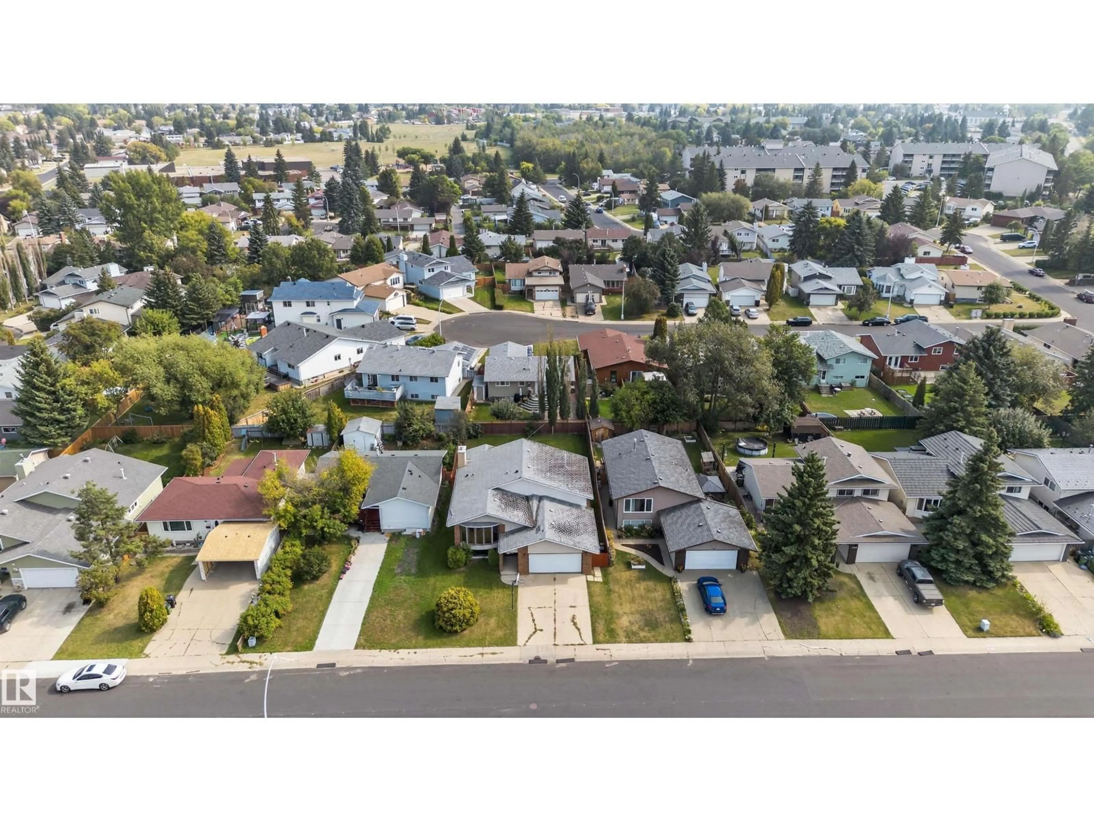 A pic from outside/outdoor area/front of a property/back of a property/a pic from drone, street for NW - 1727 49A ST, Edmonton Alberta T6L2Y6