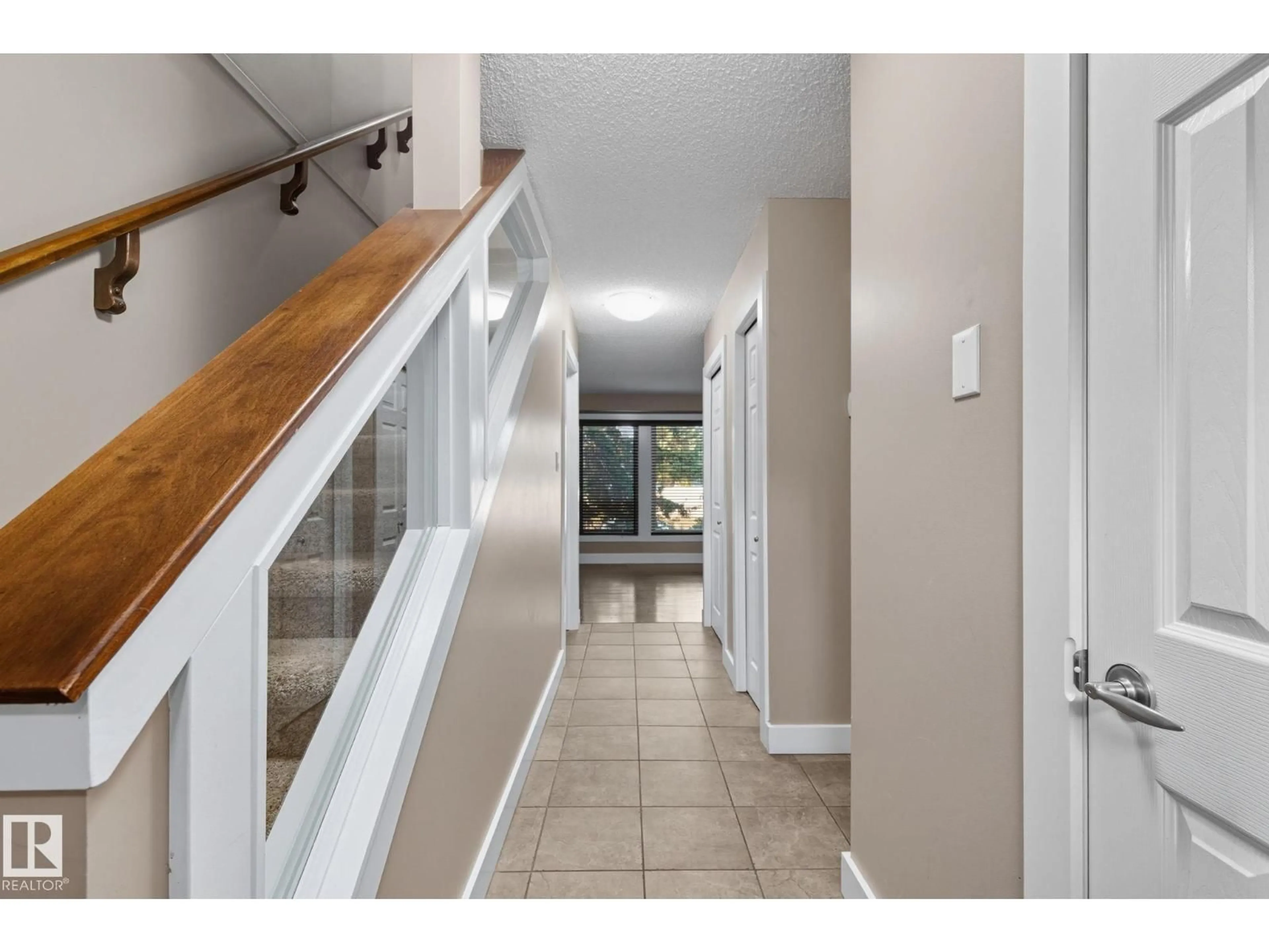 Indoor entryway for 7013 32 AV, Edmonton Alberta T6K2K9