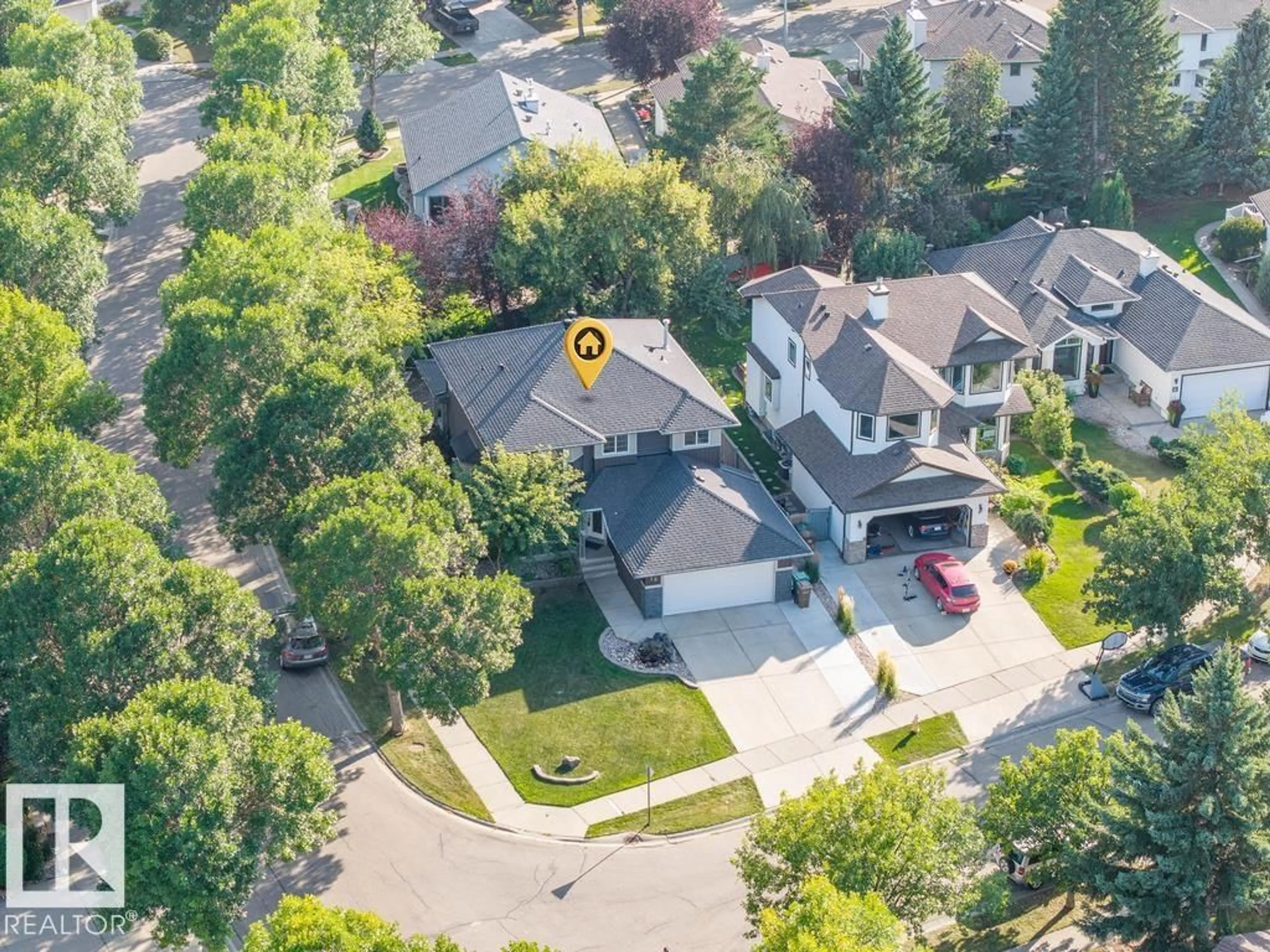 A pic from outside/outdoor area/front of a property/back of a property/a pic from drone, street for 10 ORIOLE CO, St. Albert Alberta T8N6L7