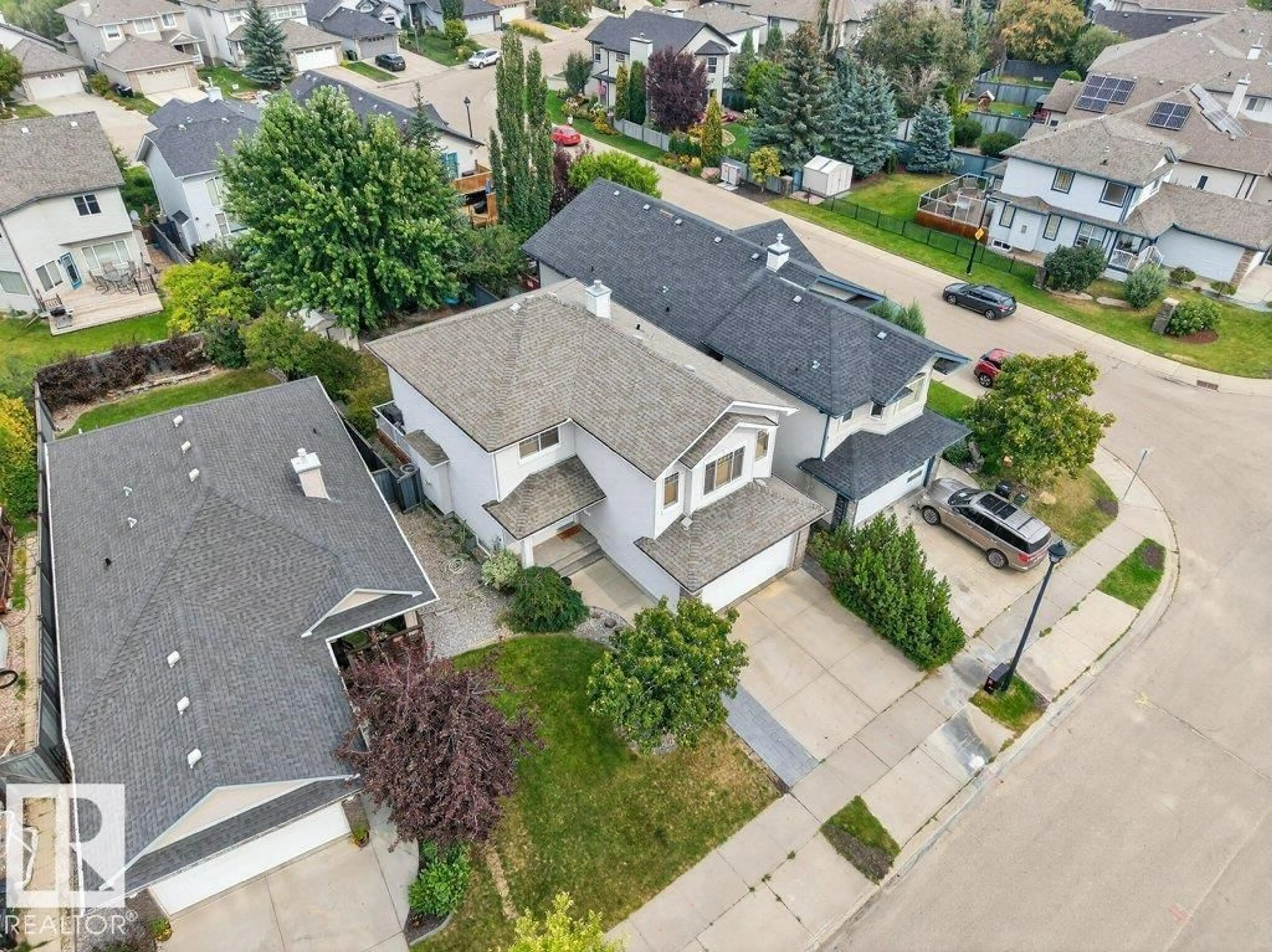 A pic from outside/outdoor area/front of a property/back of a property/a pic from drone, street for 950 BLACKMUD CREEK CR, Edmonton Alberta T6W1J3