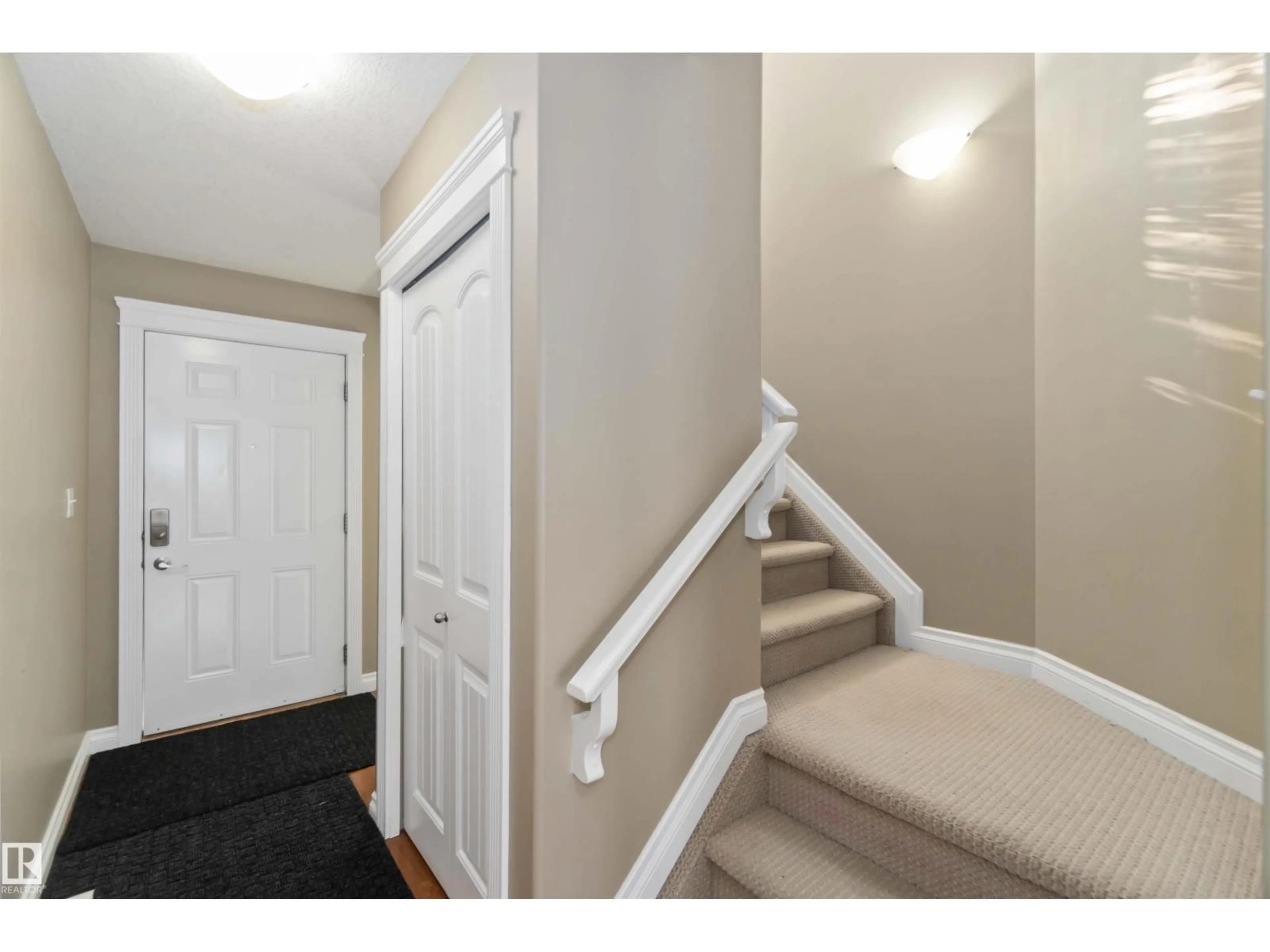 Indoor entryway for 78 MERIDIAN LO, Stony Plain Alberta T7Z0B9