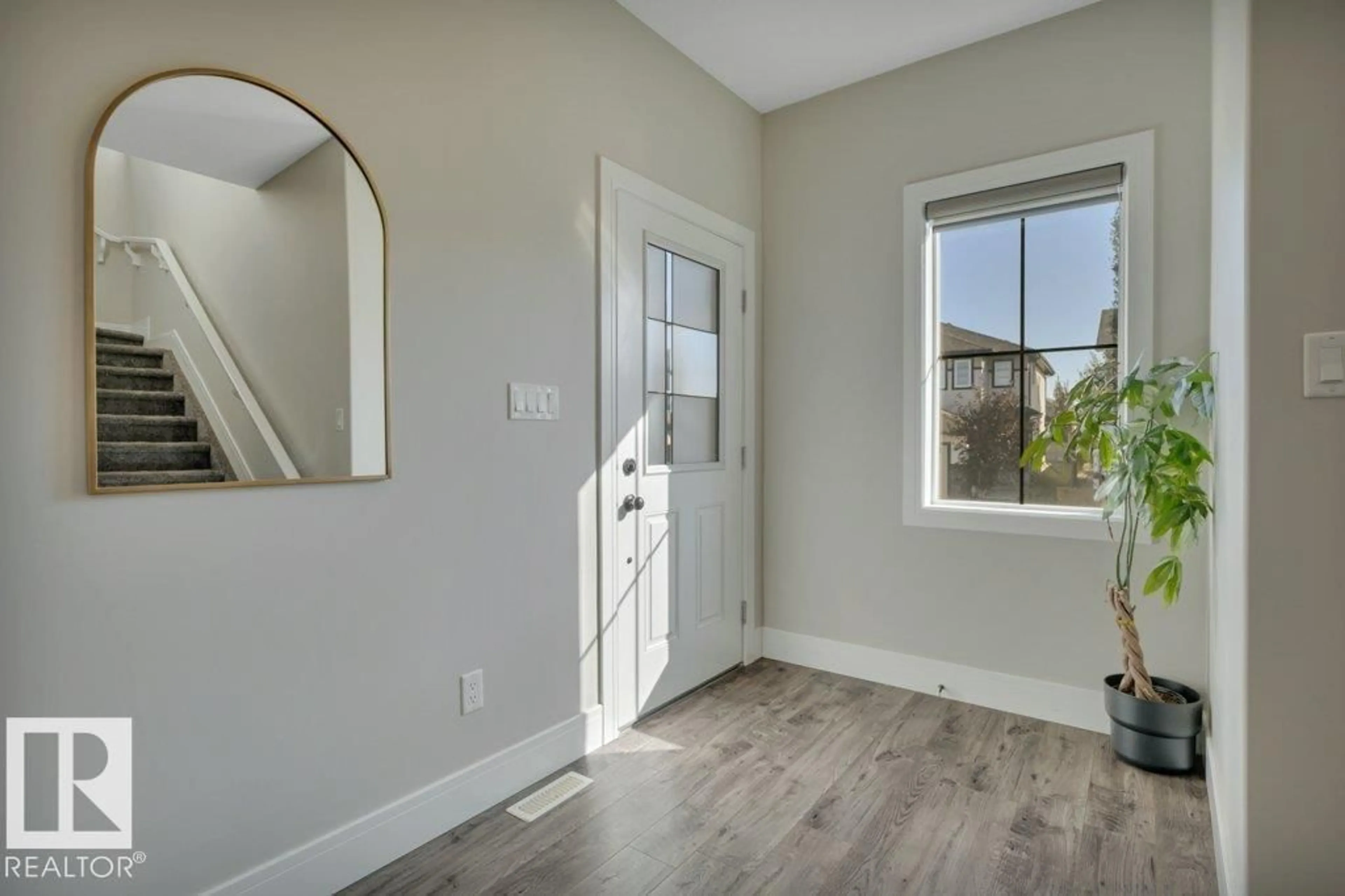 Indoor entryway for 78 SANDALWOOD PL, Leduc Alberta T9E1C4