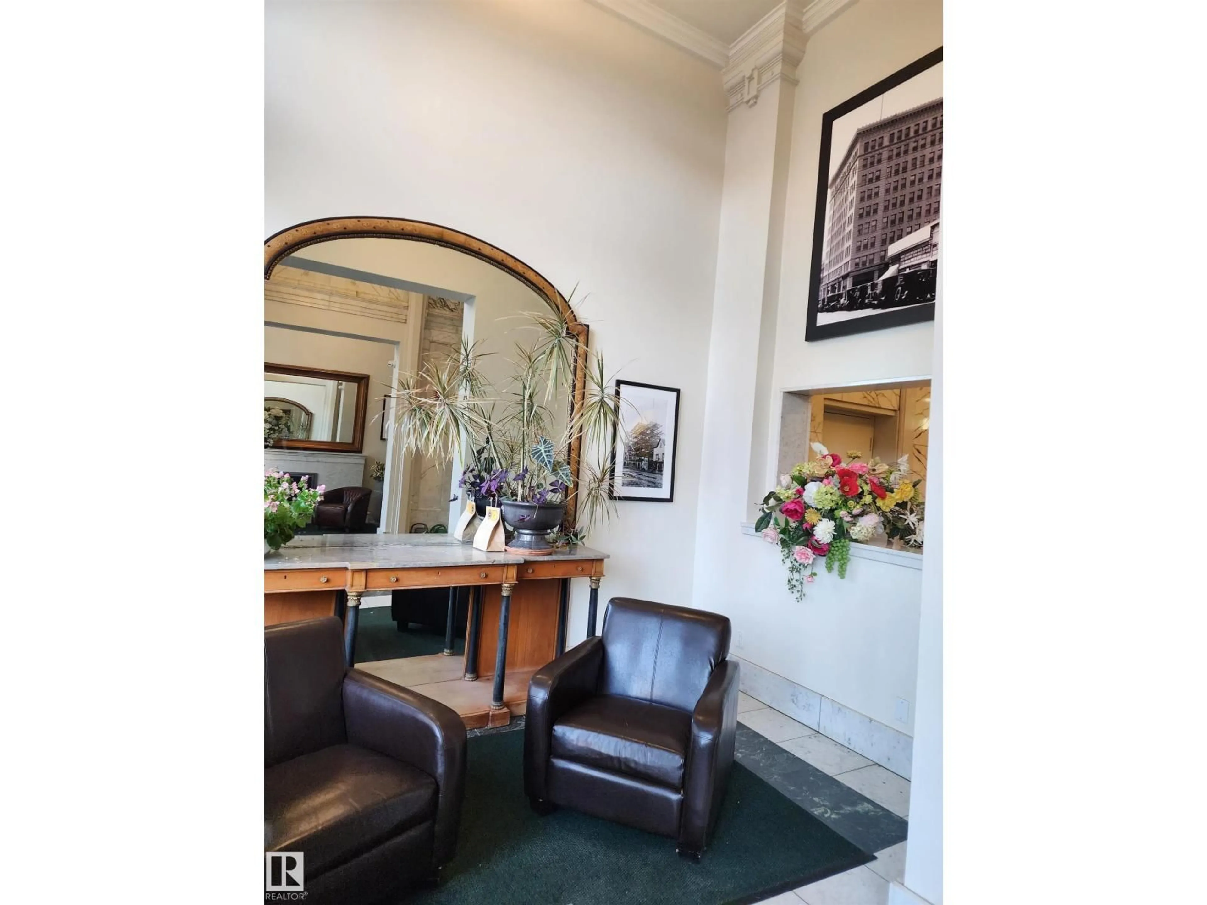 Indoor foyer for #307 - 10134 100 ST, Edmonton Alberta T5J0N8