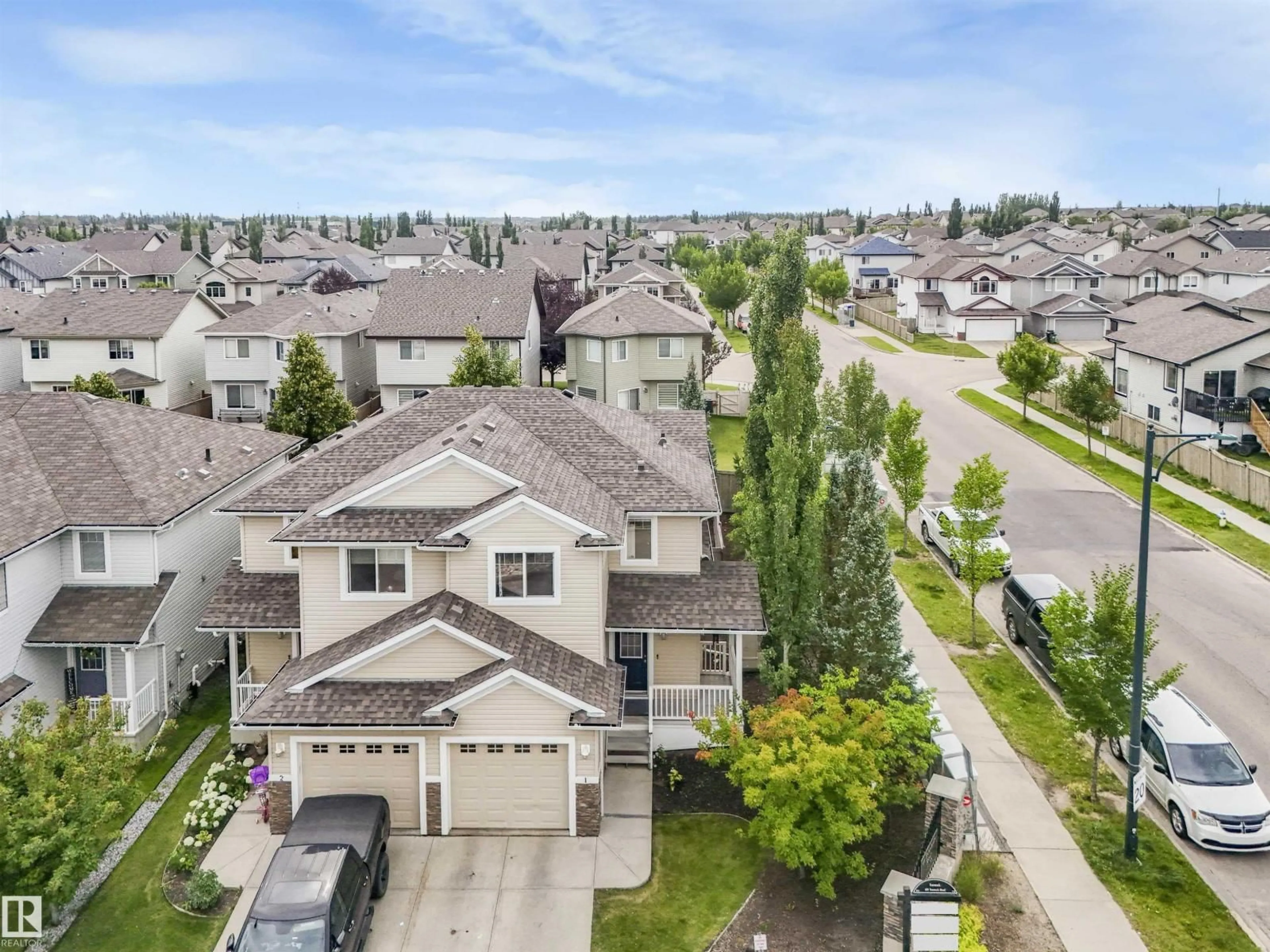 A pic from outside/outdoor area/front of a property/back of a property/a pic from drone, unknown for 655 TAMARACK RD, Edmonton Alberta T6T0N4