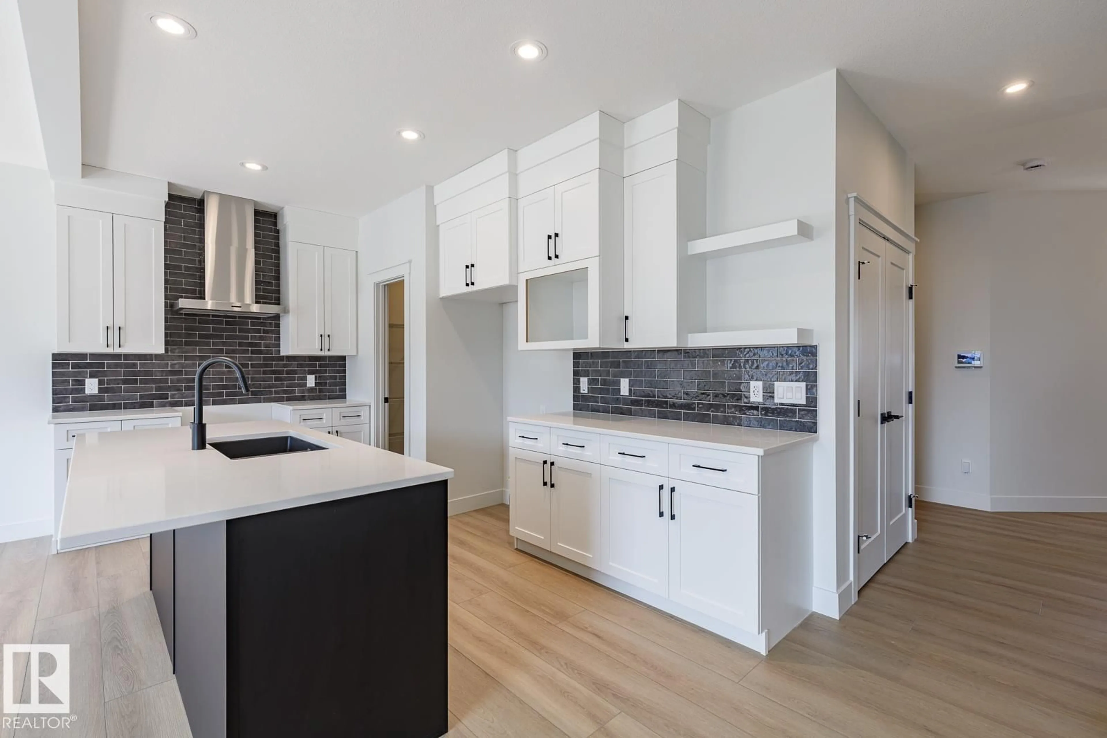 Contemporary kitchen, unknown for SW - 15679 18 AV, Edmonton Alberta T6W5E1