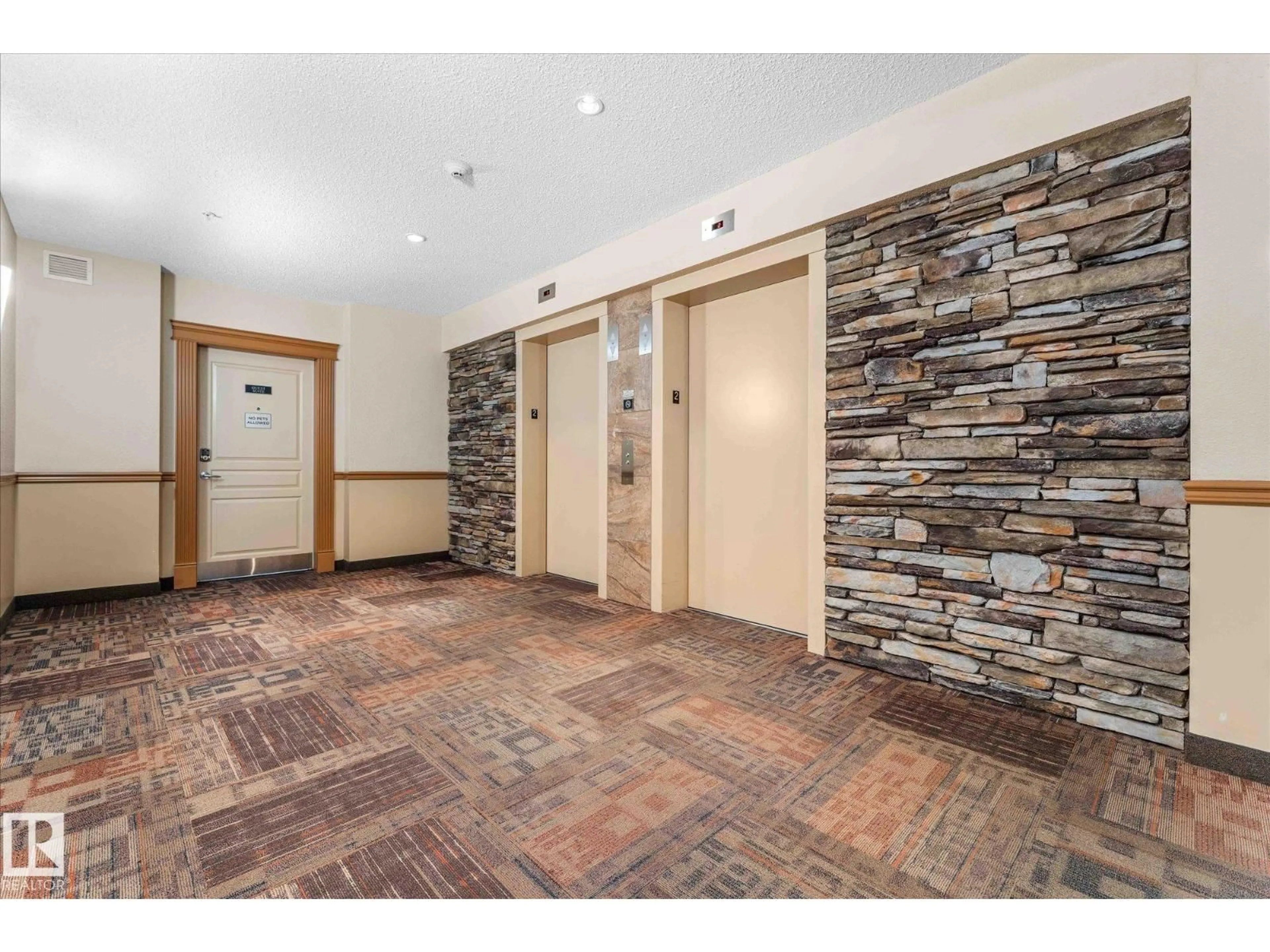 Indoor foyer for #320 - 2045 GRANTHAM CO, Edmonton Alberta T5T3X6