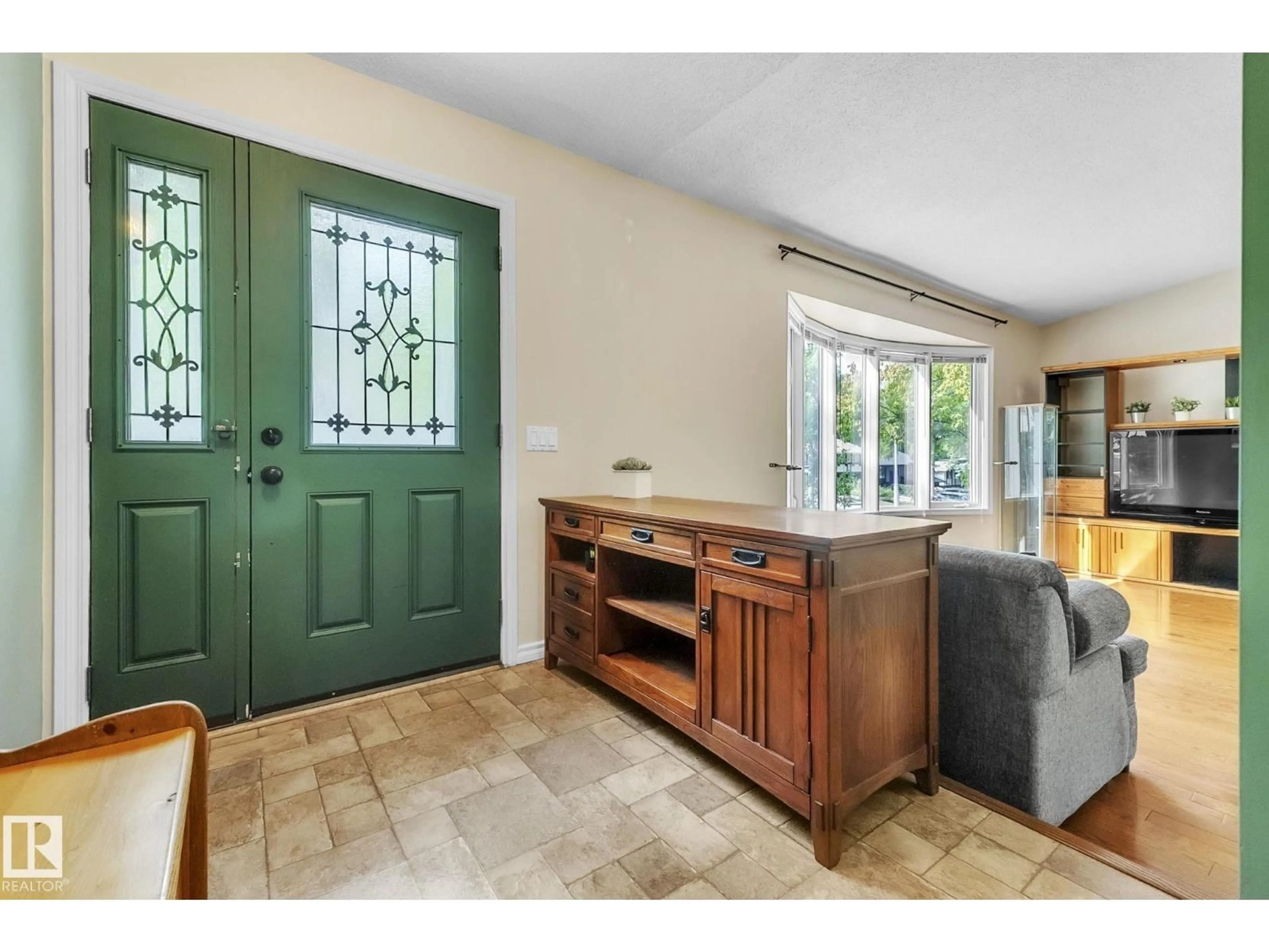 Indoor entryway for 25 BEAVERBROOK CR, St. Albert Alberta T8N2L3