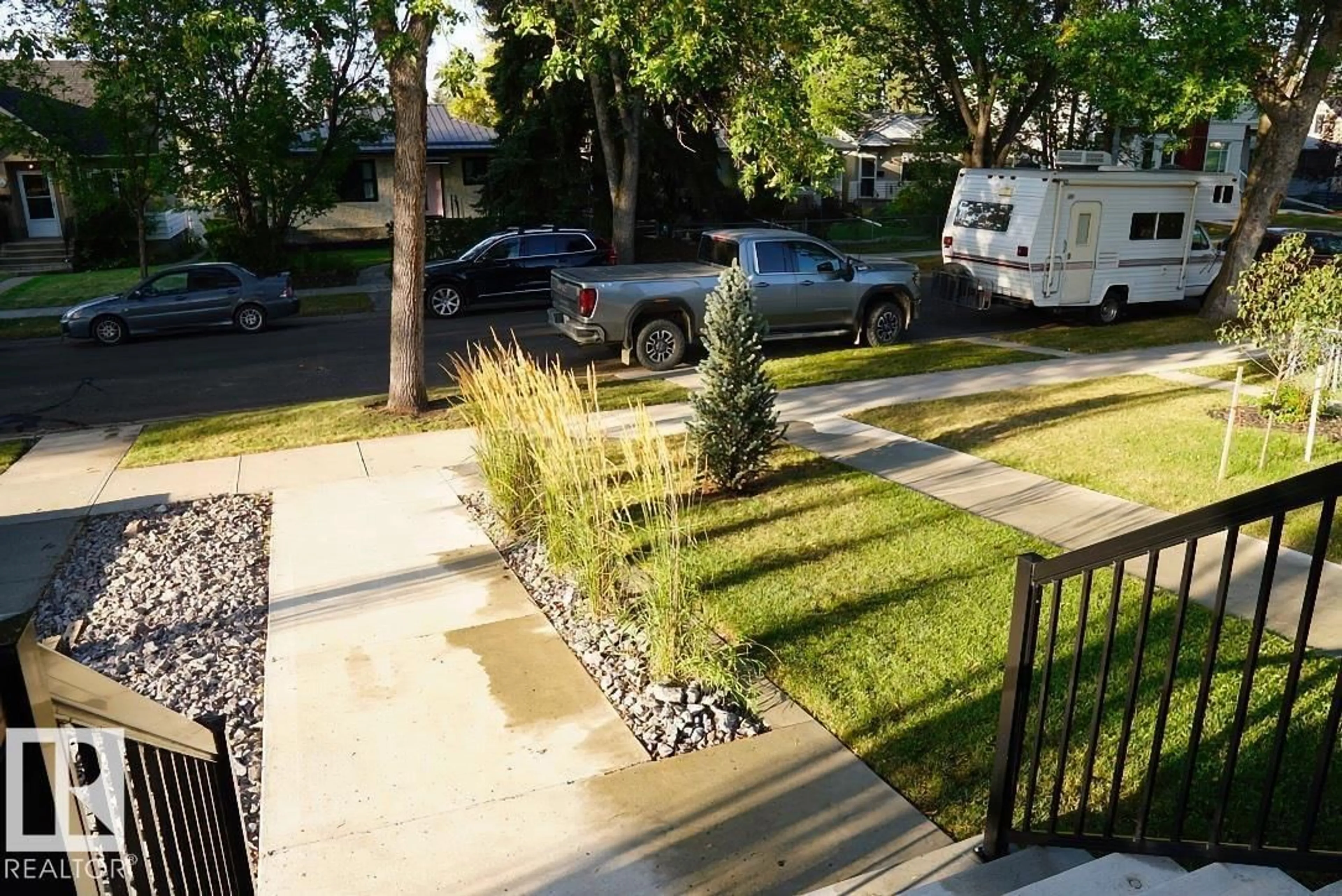 Patio, street for 7553 81 AV, Edmonton Alberta T6C0V4