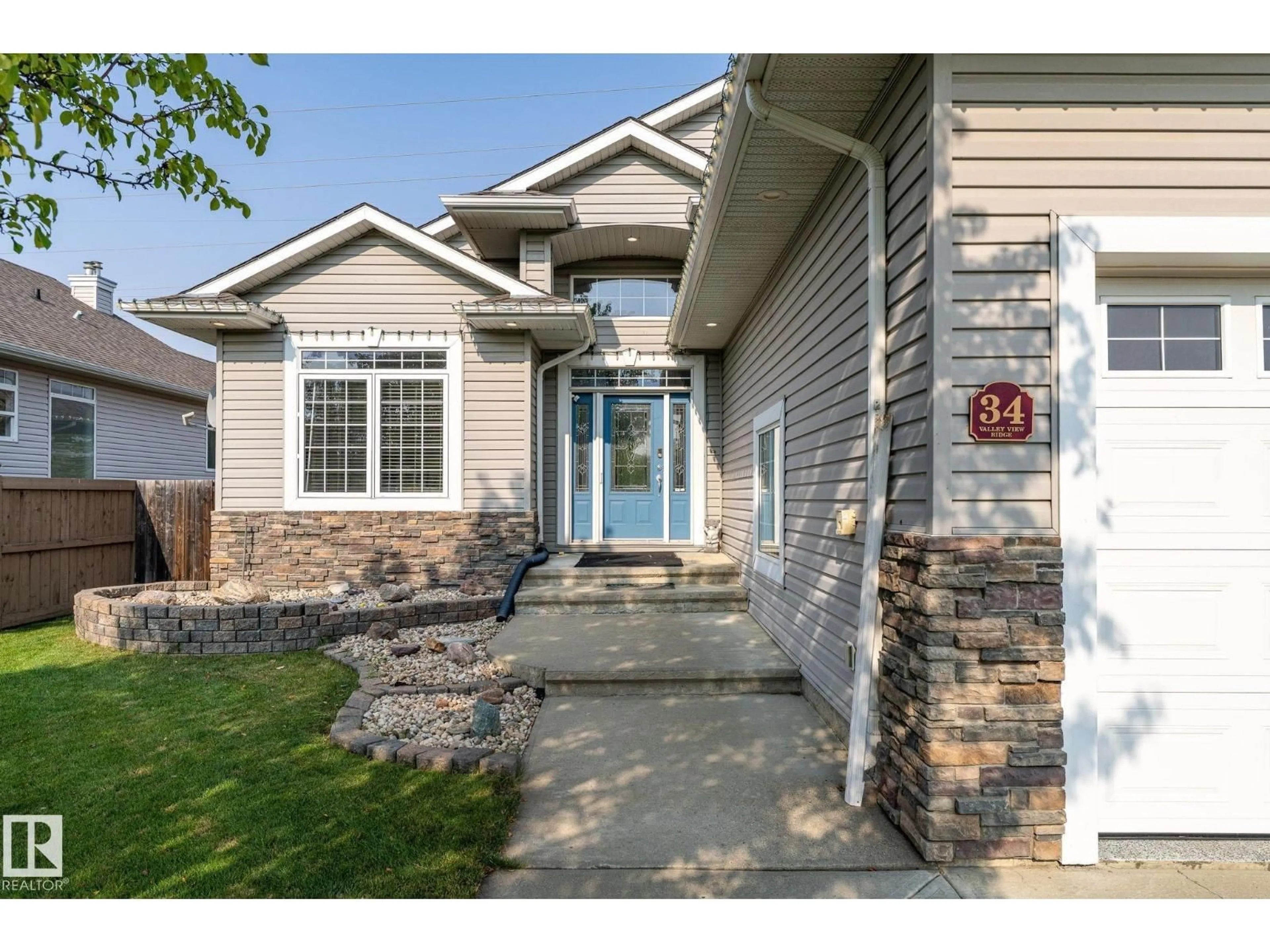 Home with vinyl exterior material, street for 34 VALLEYVIEW RG, Fort Saskatchewan Alberta T8L4P2