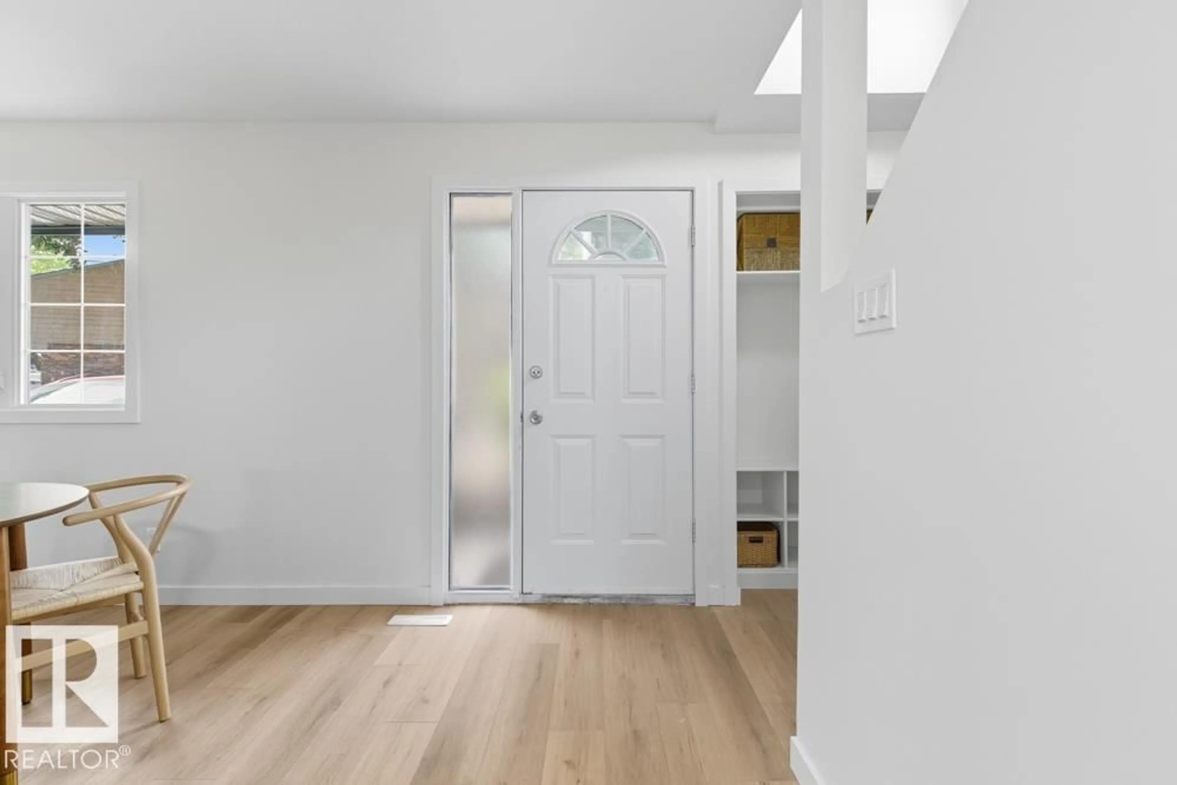 Indoor entryway for 121 ABBOTTSFIELD RD, Edmonton Alberta T5W4S9
