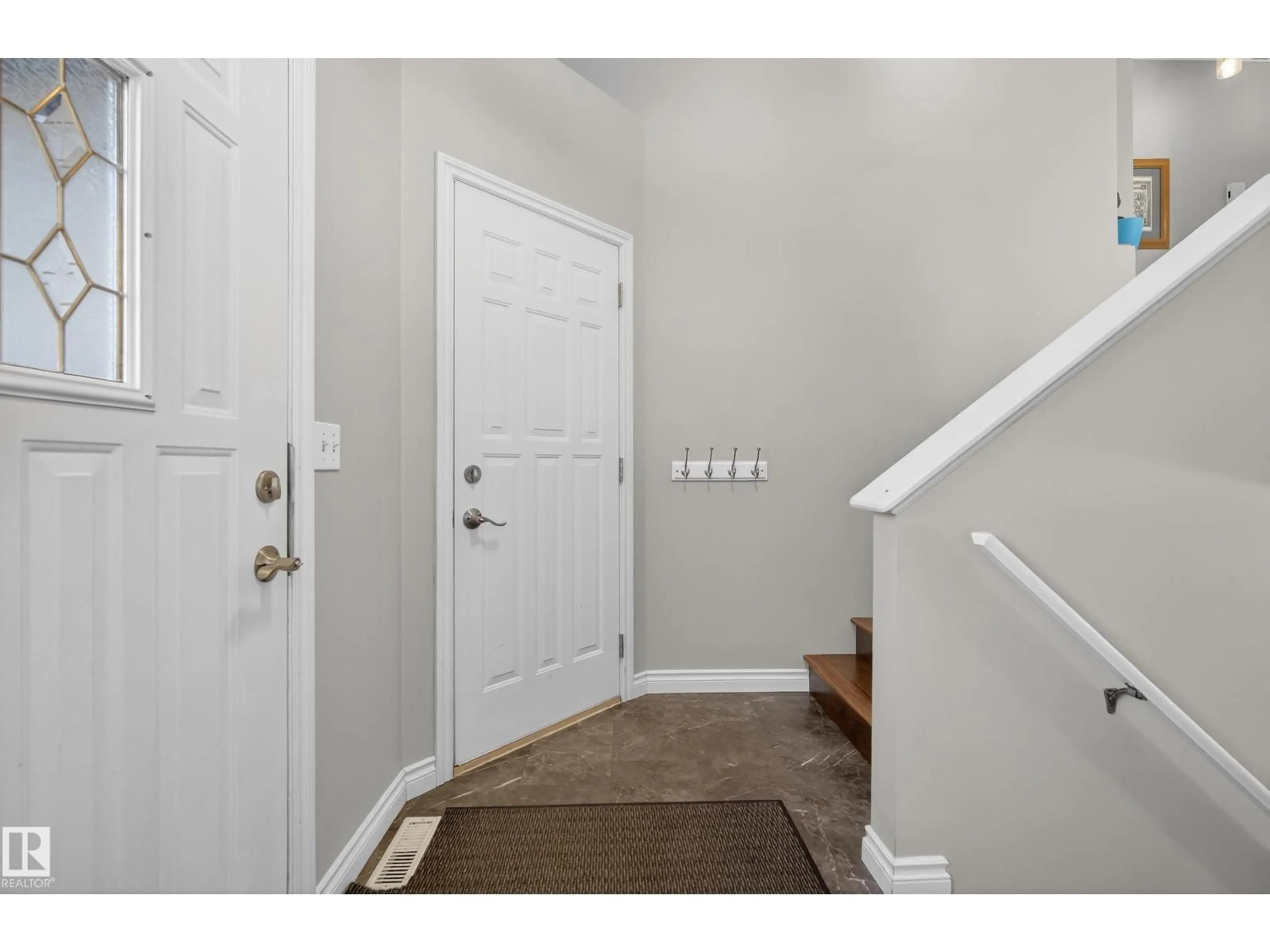 Indoor entryway for 142 LAKELAND DRIVE, Spruce Grove Alberta T7X4A5