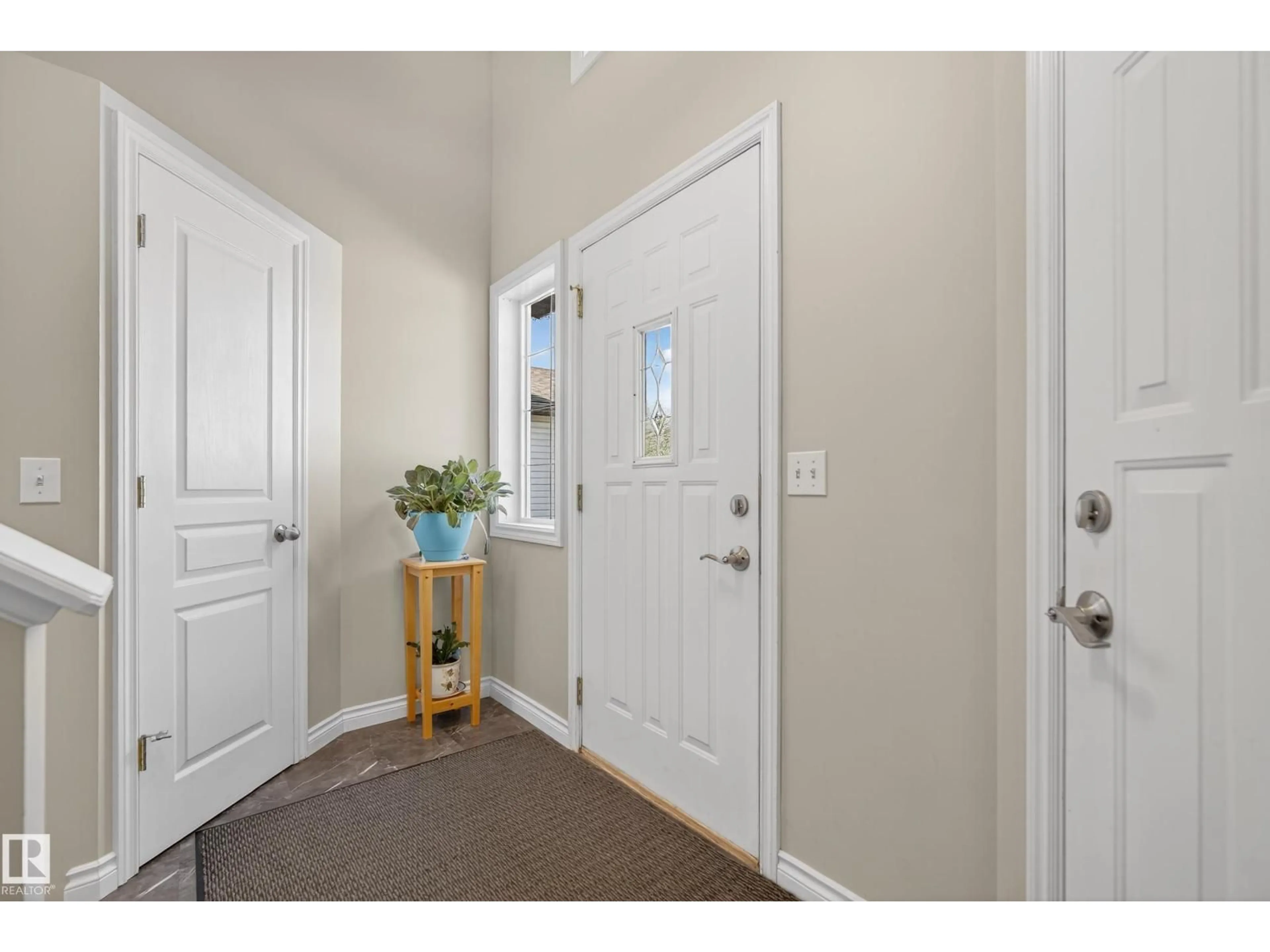 Indoor entryway for 142 LAKELAND DRIVE, Spruce Grove Alberta T7X4A5
