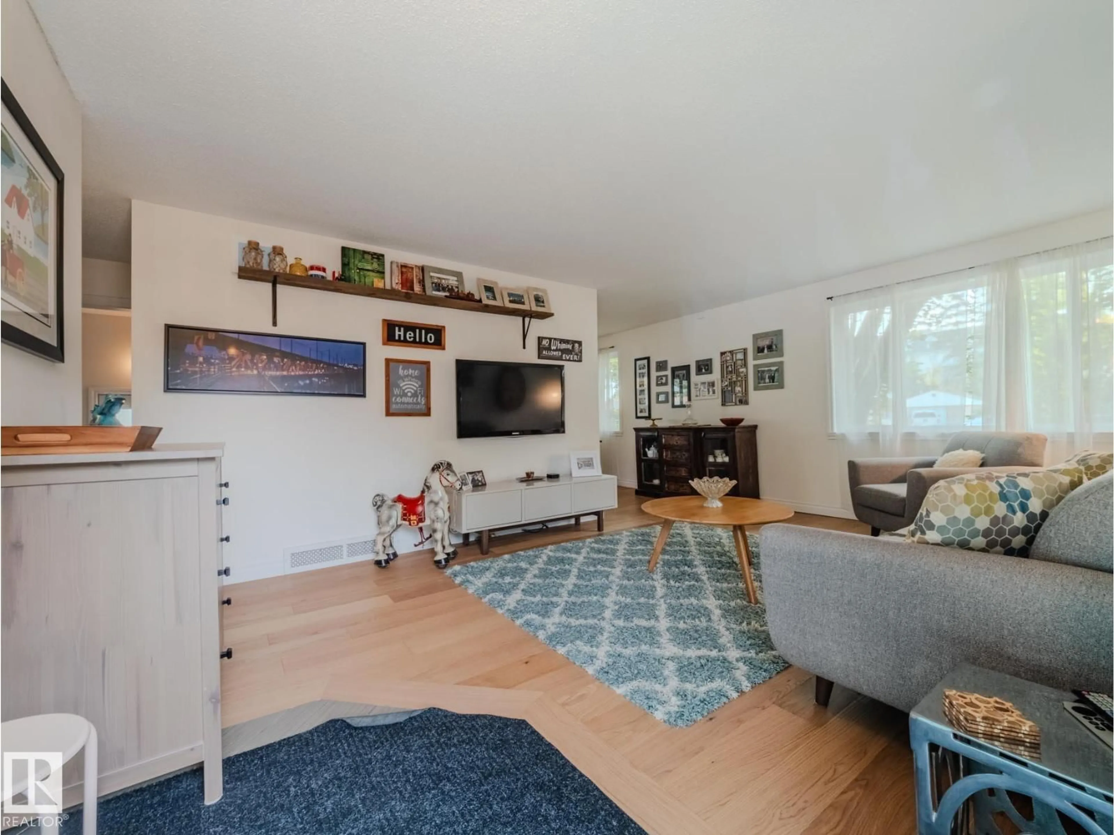 Living room with furniture, unknown for 26 SUNNYSIDE CR, St. Albert Alberta T8N0J5