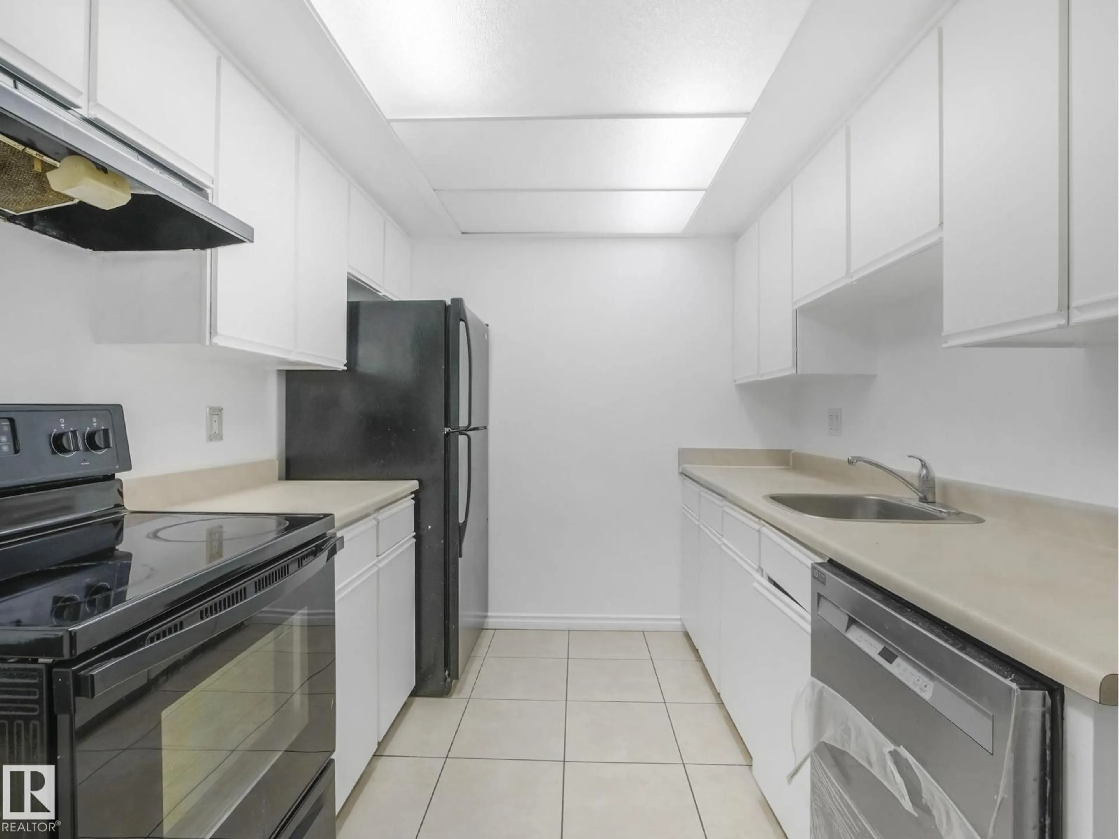 Standard kitchen, unknown for 125 - 4404 122 ST, Edmonton Alberta T6J4A9