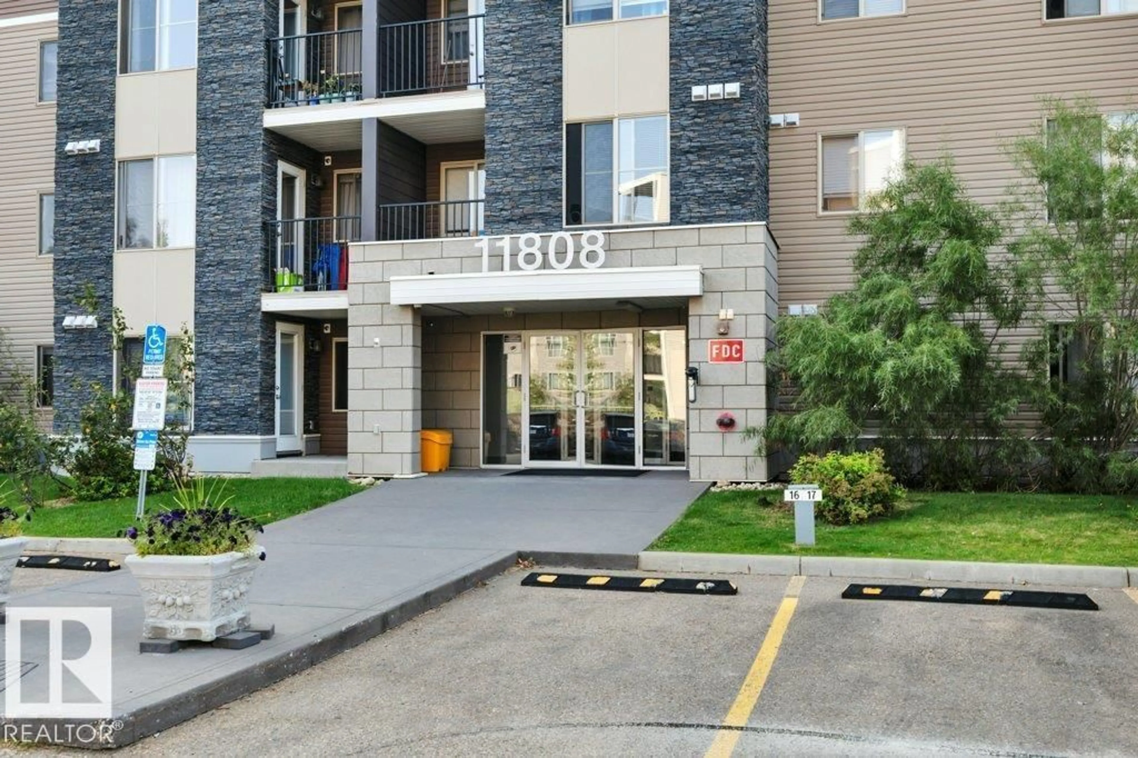 Indoor foyer for 110 - 11808 22 AV, Edmonton Alberta T6W2A2