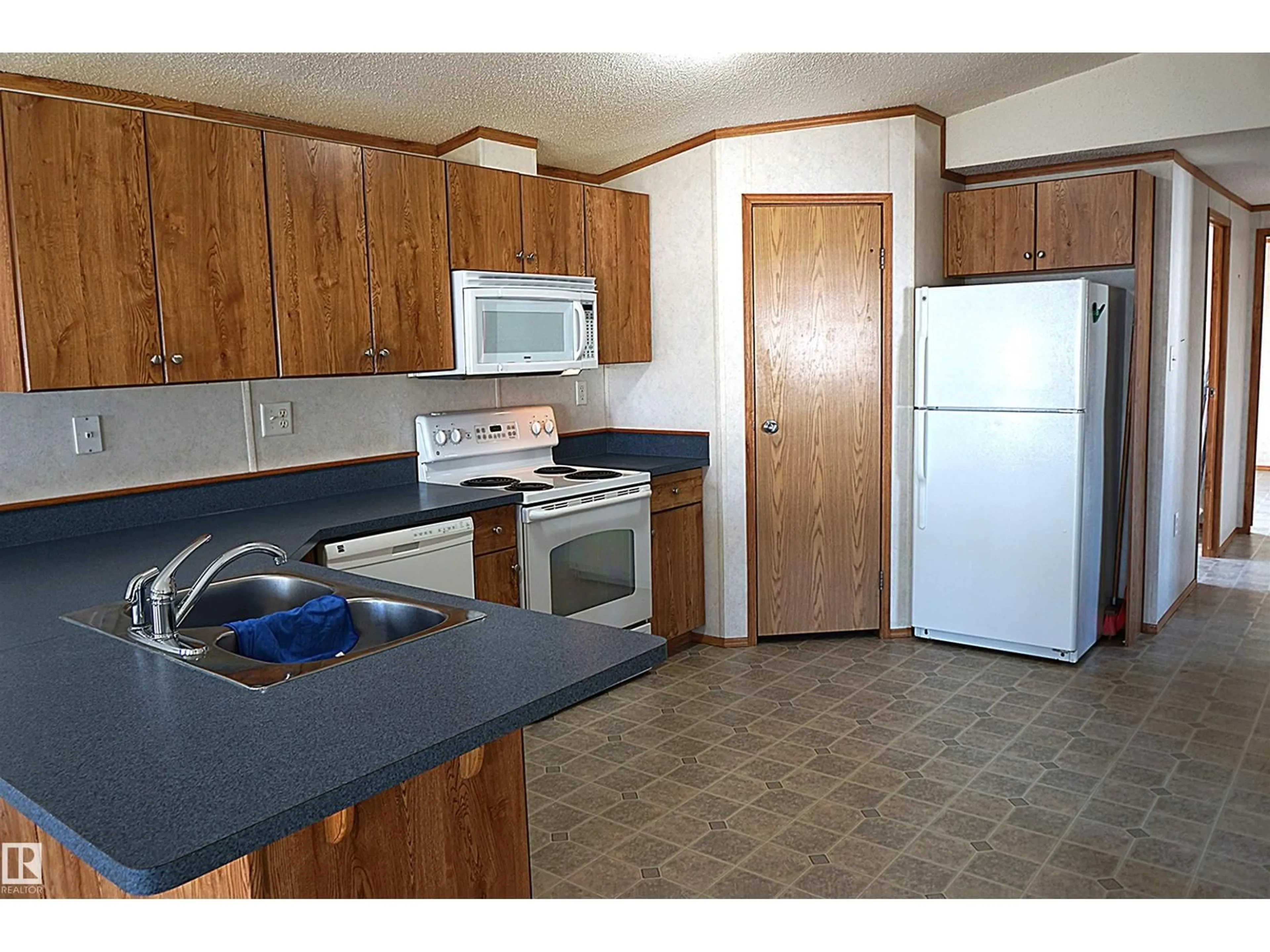 Standard kitchen, unknown for #101 - 4819 51 AV, Millet Alberta T0C1Z0