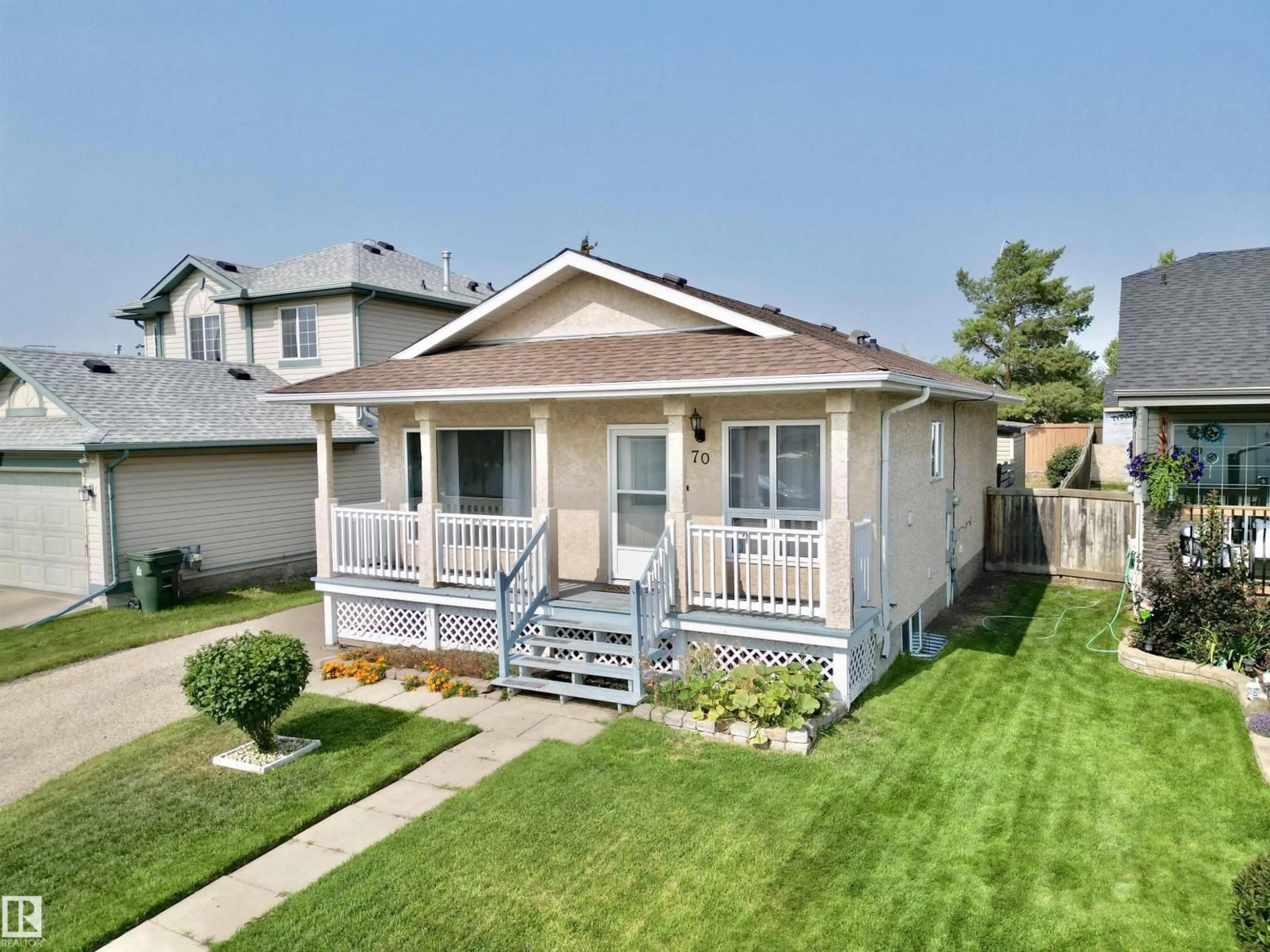 Home with vinyl exterior material, street for 70 HEATHERGLEN CR, Spruce Grove Alberta T7X3X5