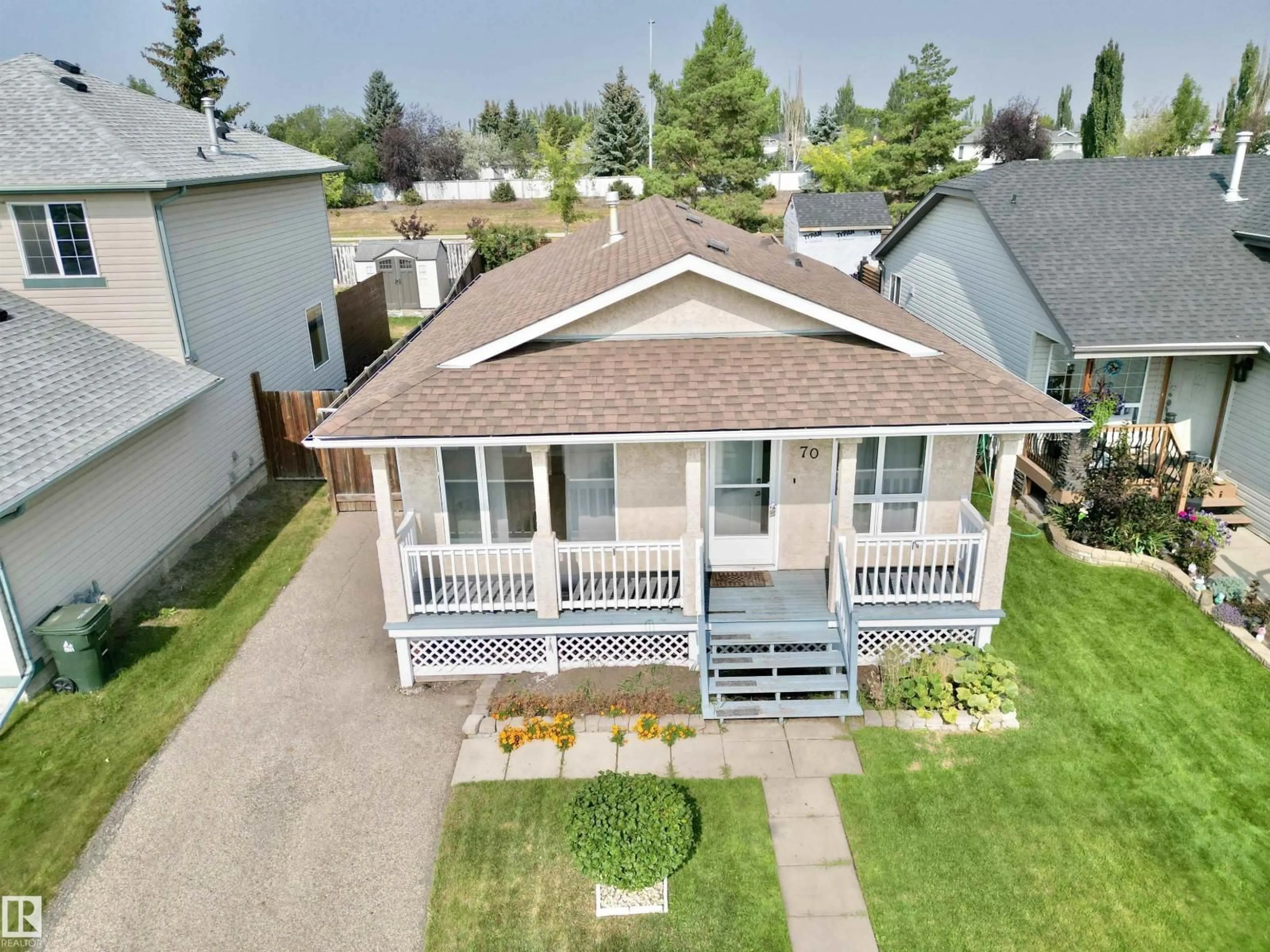 A pic from outside/outdoor area/front of a property/back of a property/a pic from drone, street for 70 HEATHERGLEN CR, Spruce Grove Alberta T7X3X5