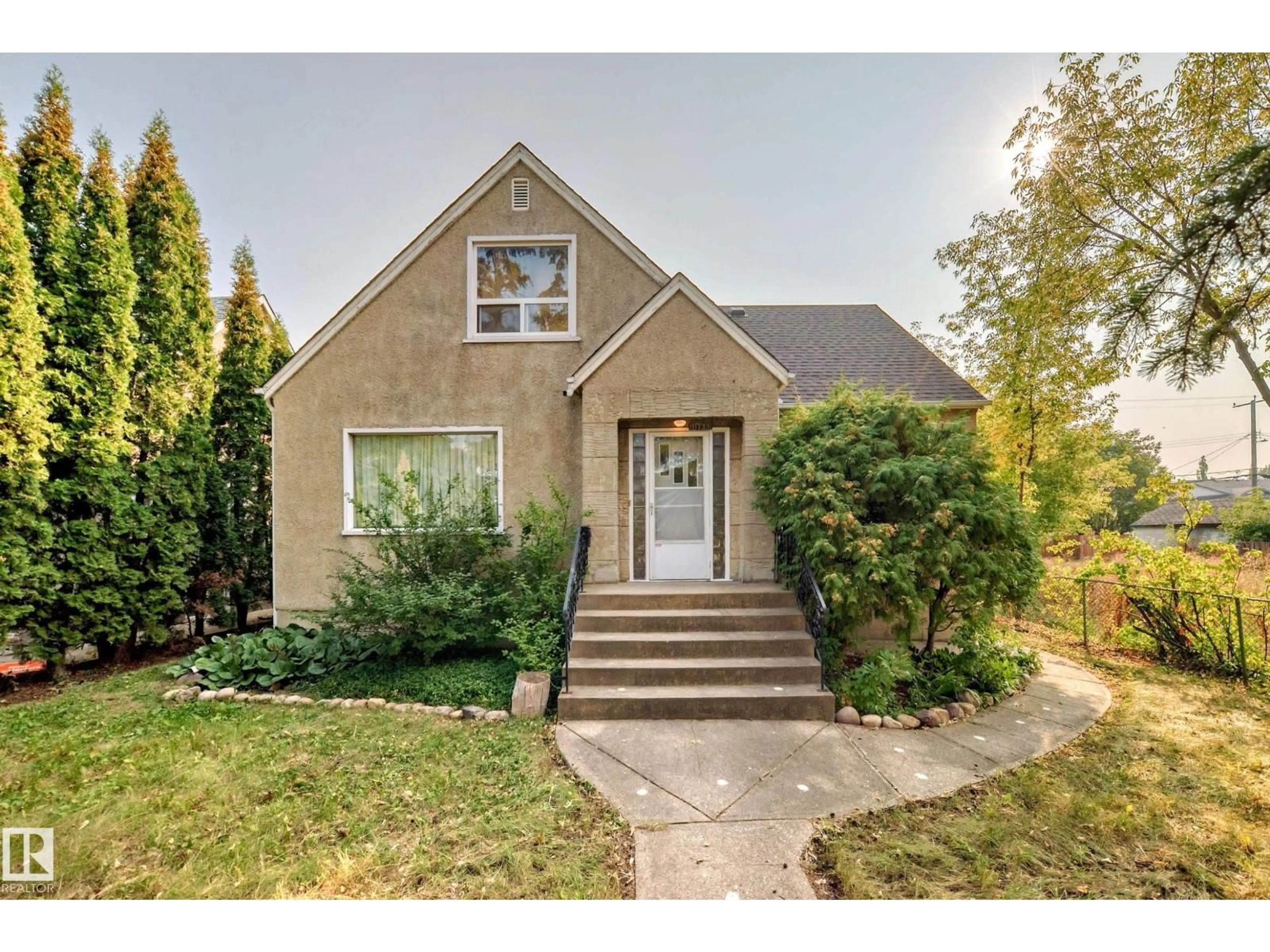 Unknown for 11233 95 ST, Edmonton Alberta T5G1K8