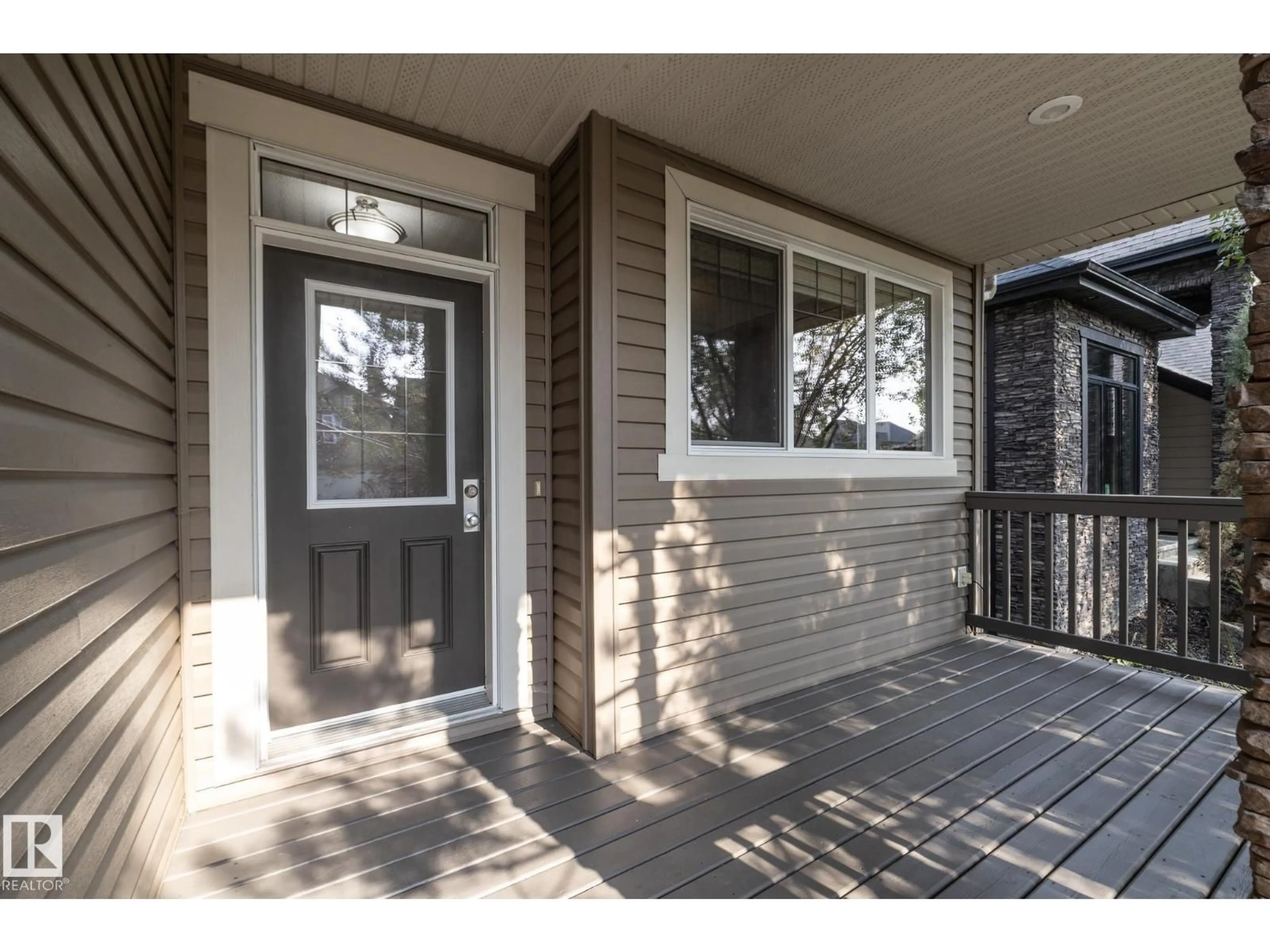 Indoor entryway for 3450 LD NW, Edmonton Alberta T6W0T4