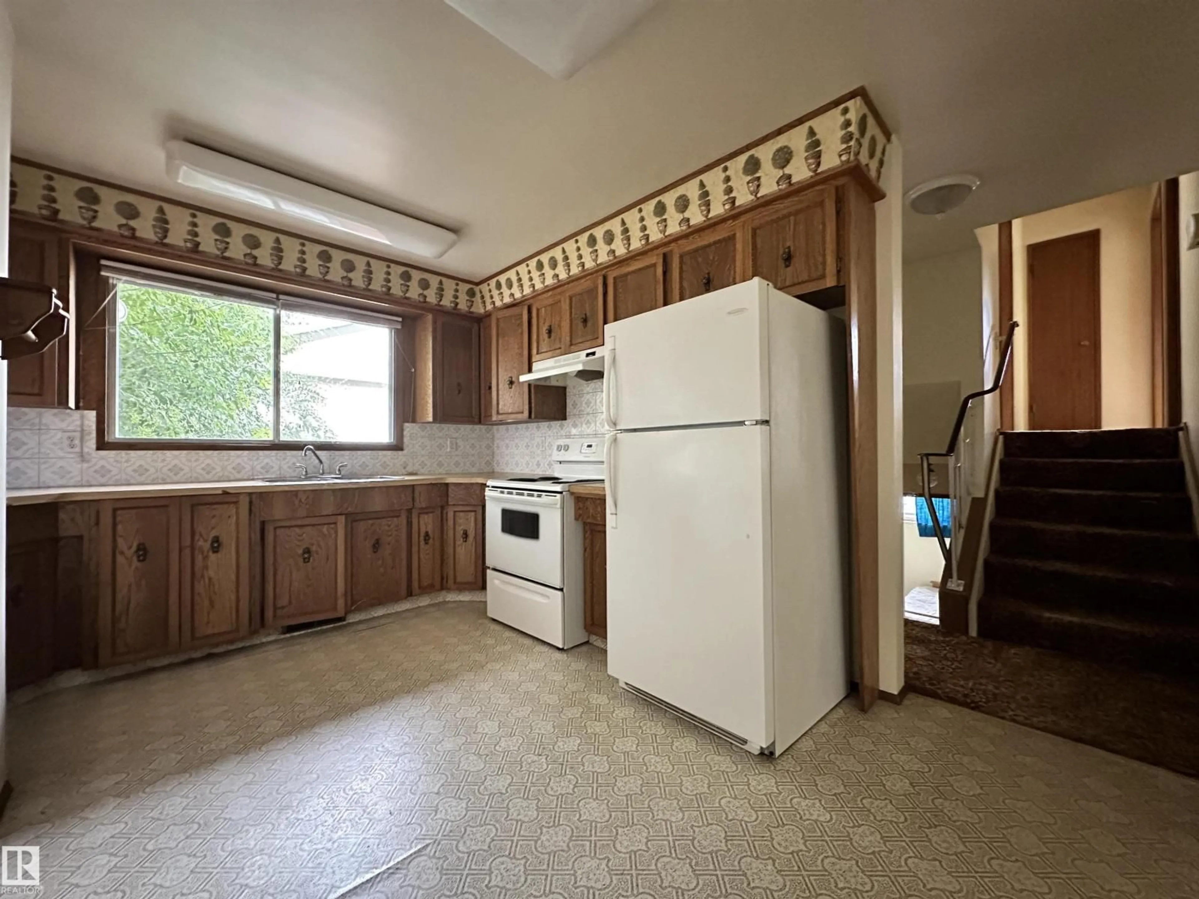 Standard kitchen, unknown for 8515 86 AV, Edmonton Alberta T6C1J4