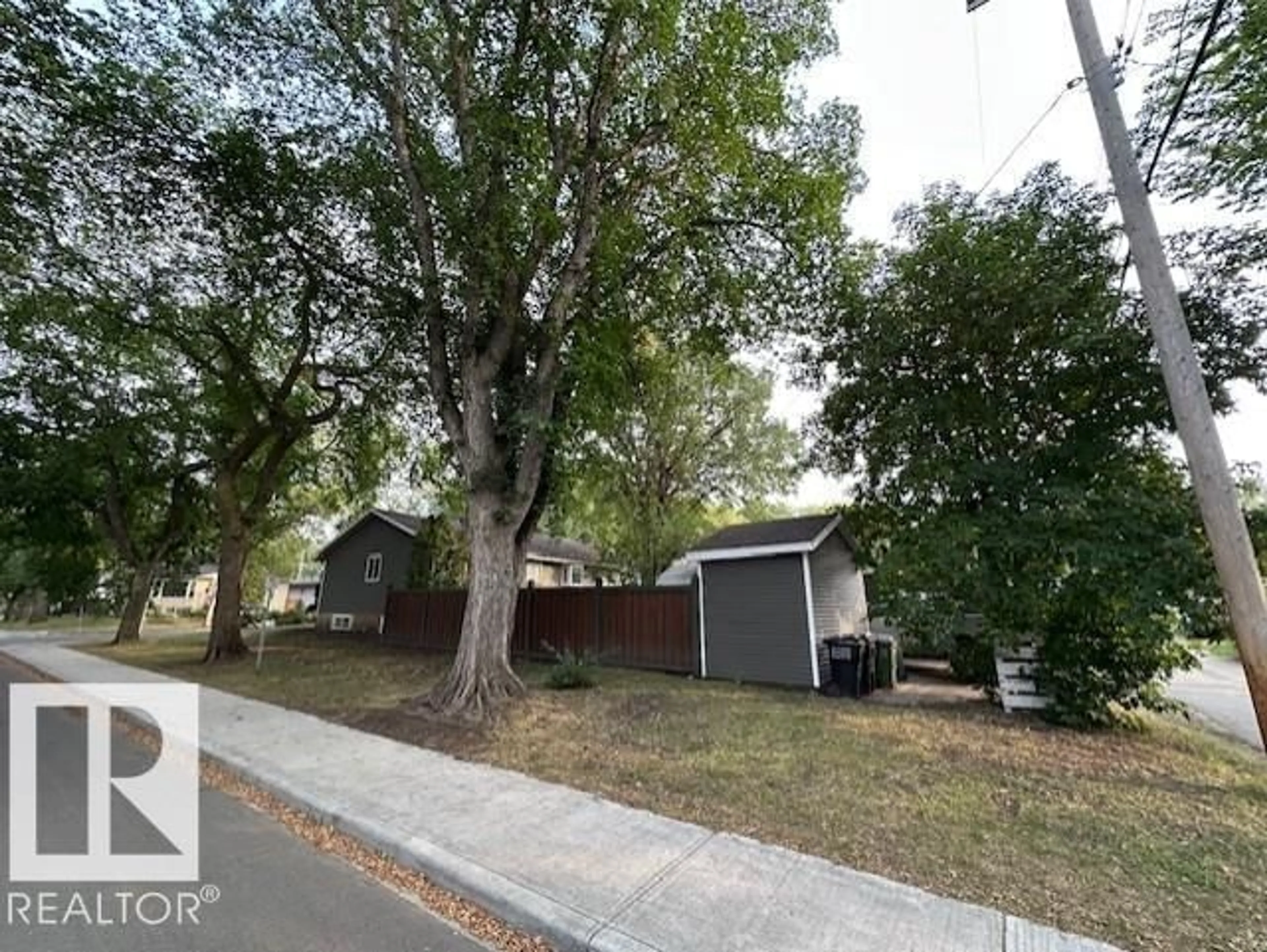 Shed for 11242 52 ST, Edmonton Alberta T5W3H9