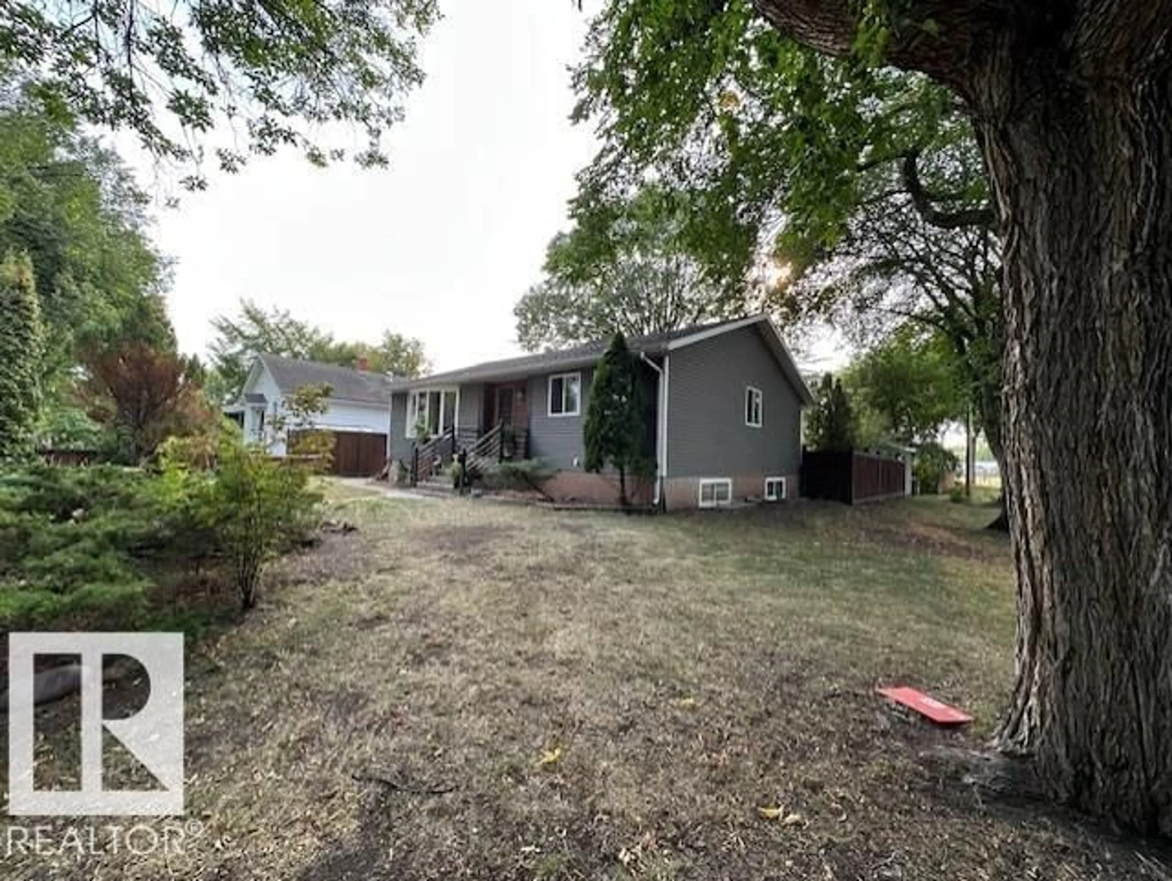 A pic from outside/outdoor area/front of a property/back of a property/a pic from drone, street for 11242 52 ST, Edmonton Alberta T5W3H9