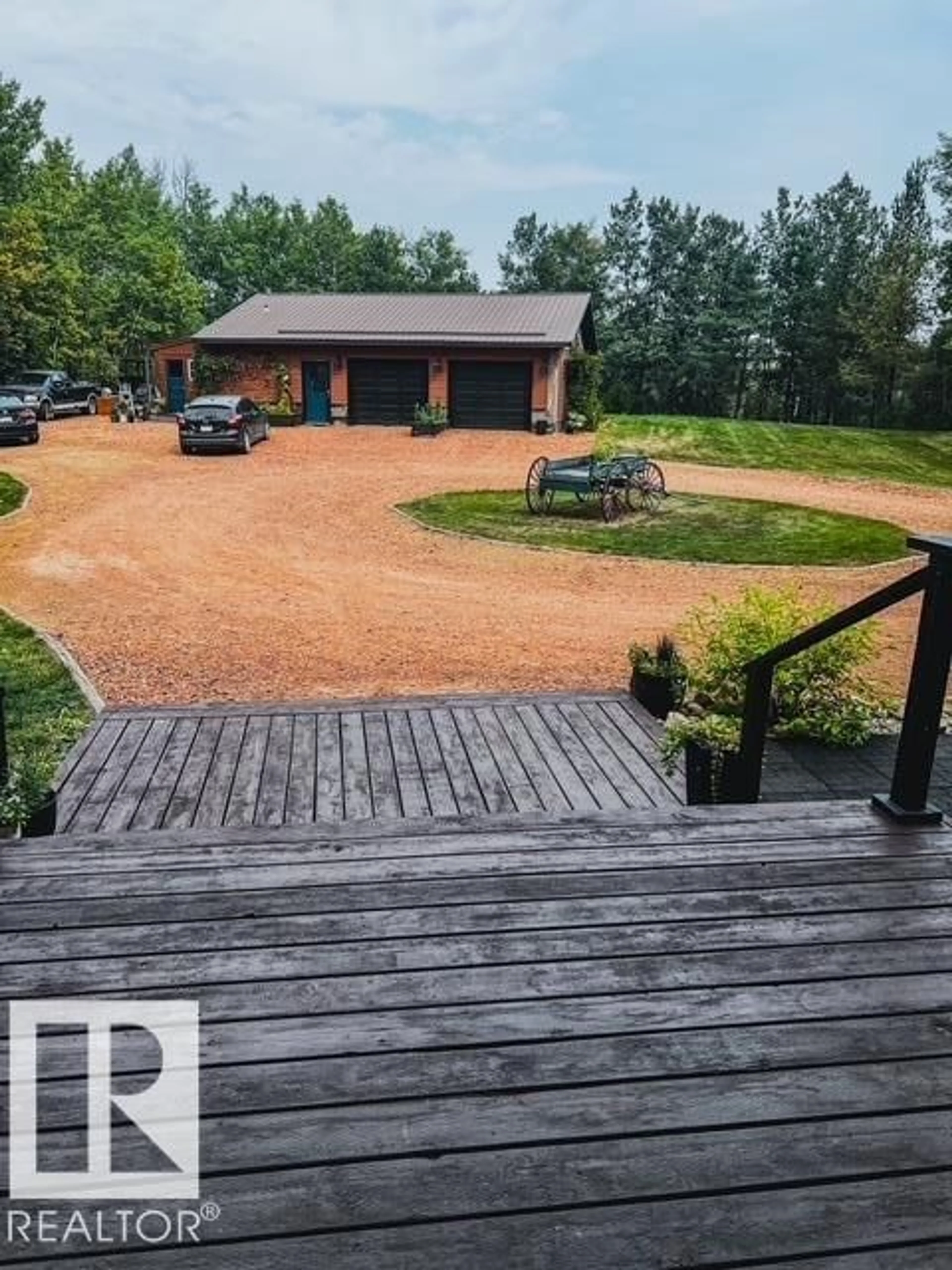 A pic from outside/outdoor area/front of a property/back of a property/a pic from drone, unknown for 21252 - 25 TWP ROAD 530, Rural Strathcona County Alberta T8G2C4