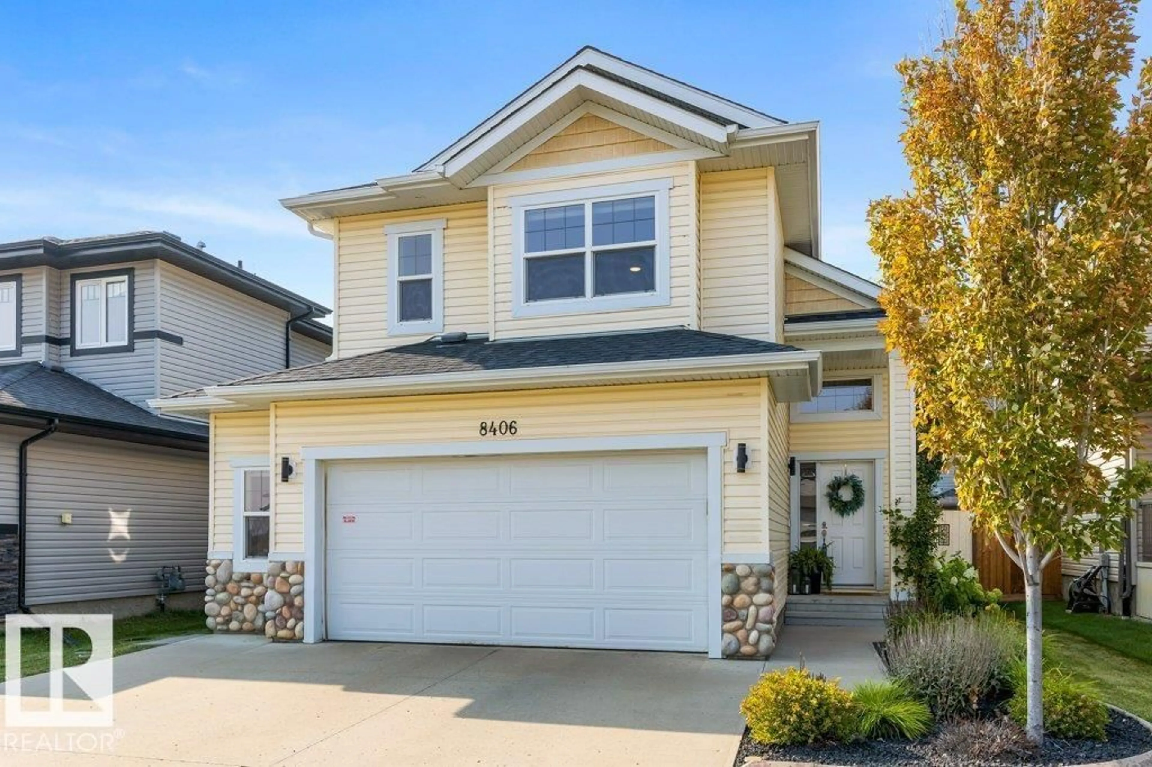 Home with vinyl exterior material, street for 8406 94 ST, Morinville Alberta T8R0E5