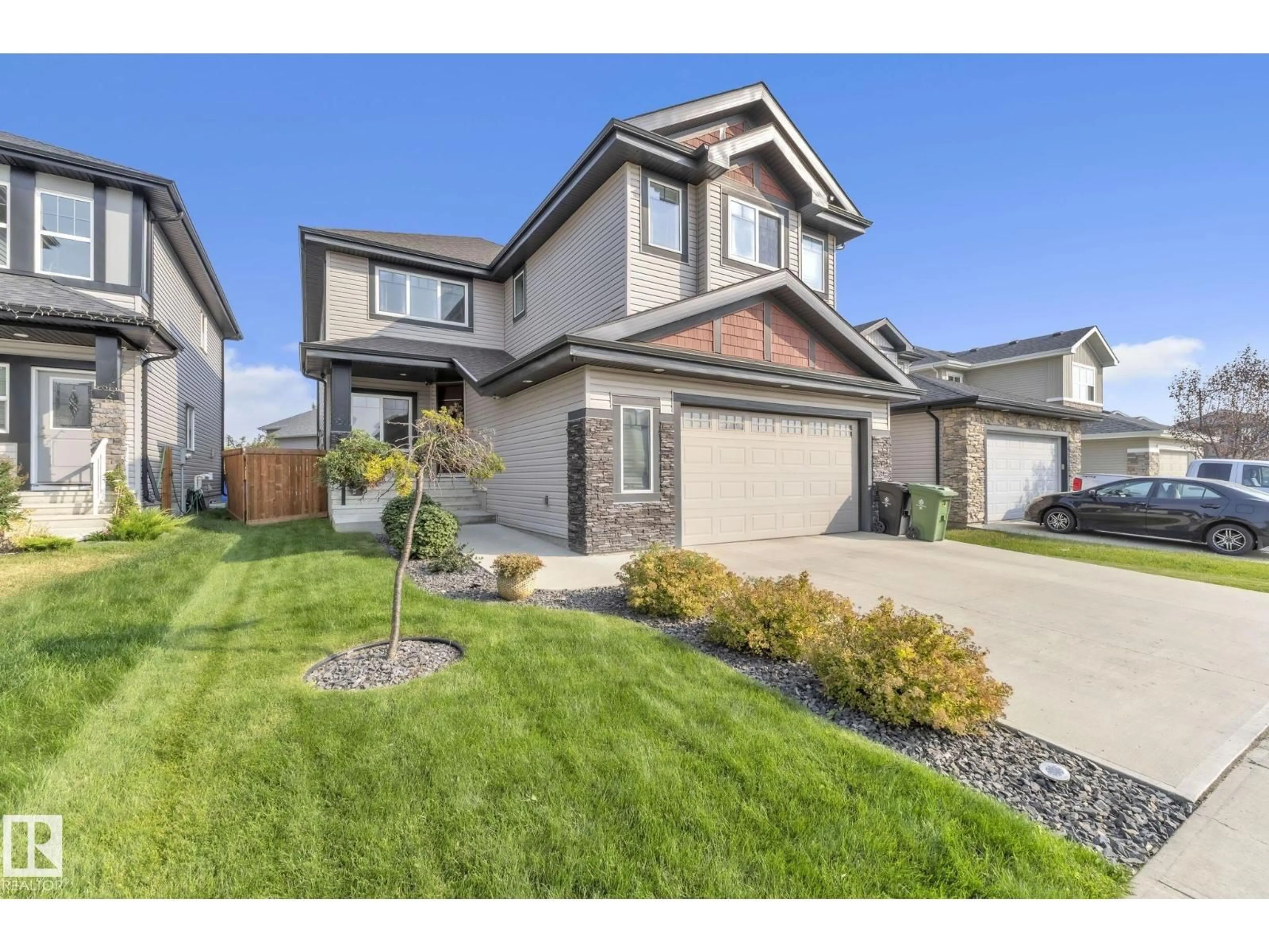Home with vinyl exterior material, street for 42 ELLICE BN, Fort Saskatchewan Alberta T8L0V1