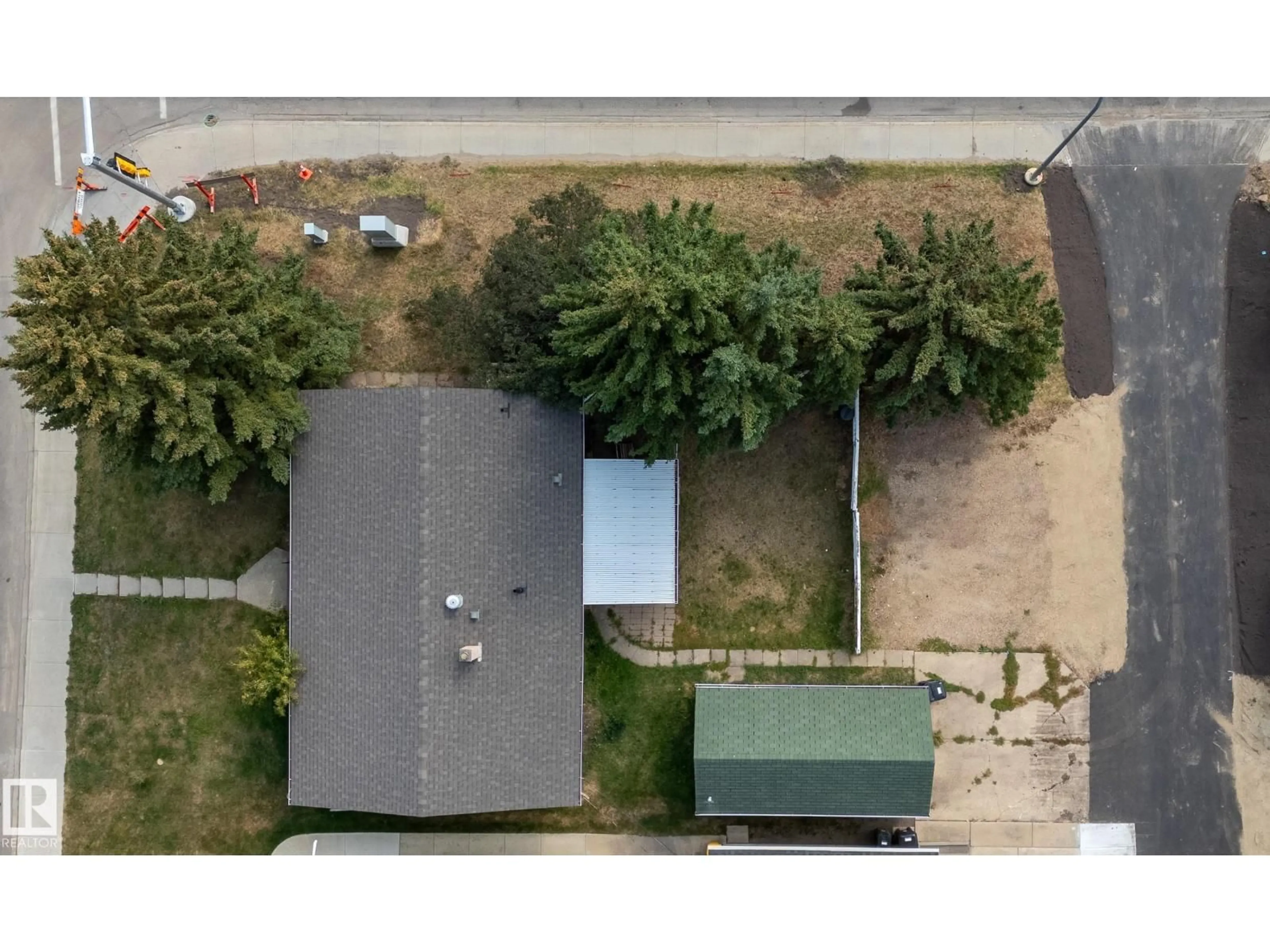 A pic from outside/outdoor area/front of a property/back of a property/a pic from drone, unknown for 6204 105 ST, Edmonton Alberta T6H2N5