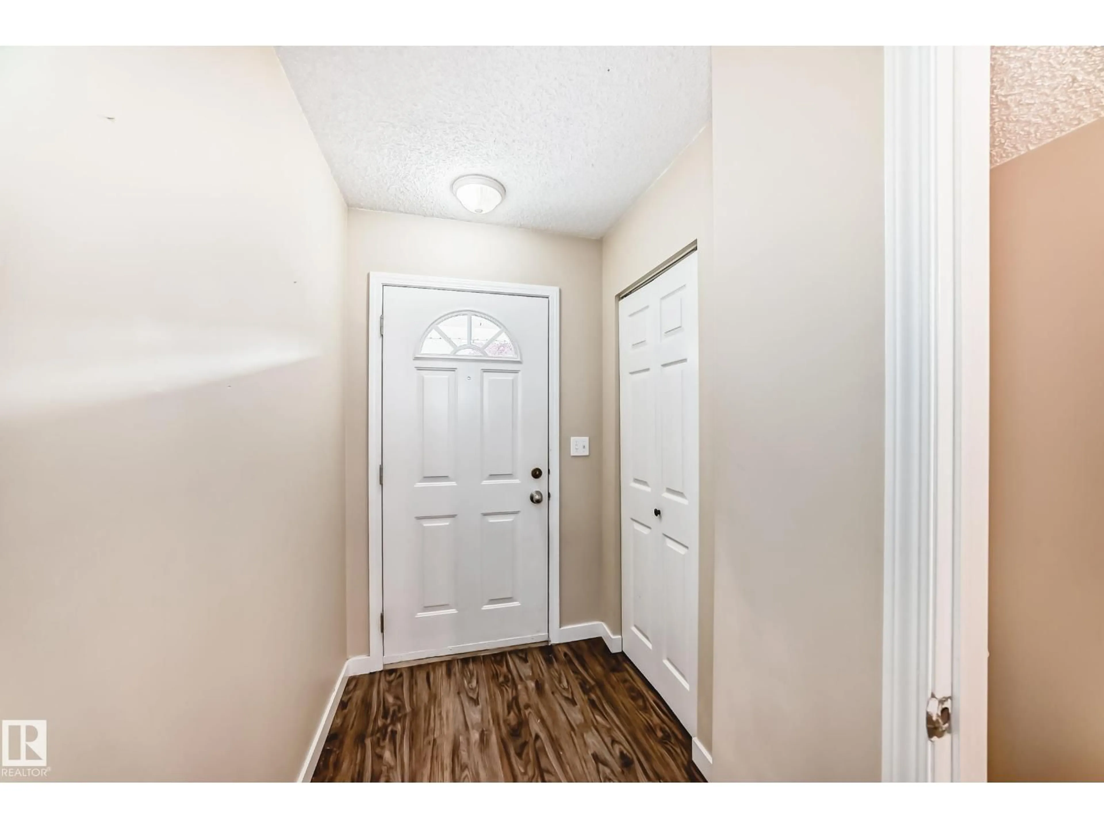 Indoor entryway for 132 166 BRIDGEPORT BV, Leduc Alberta T9E8K8