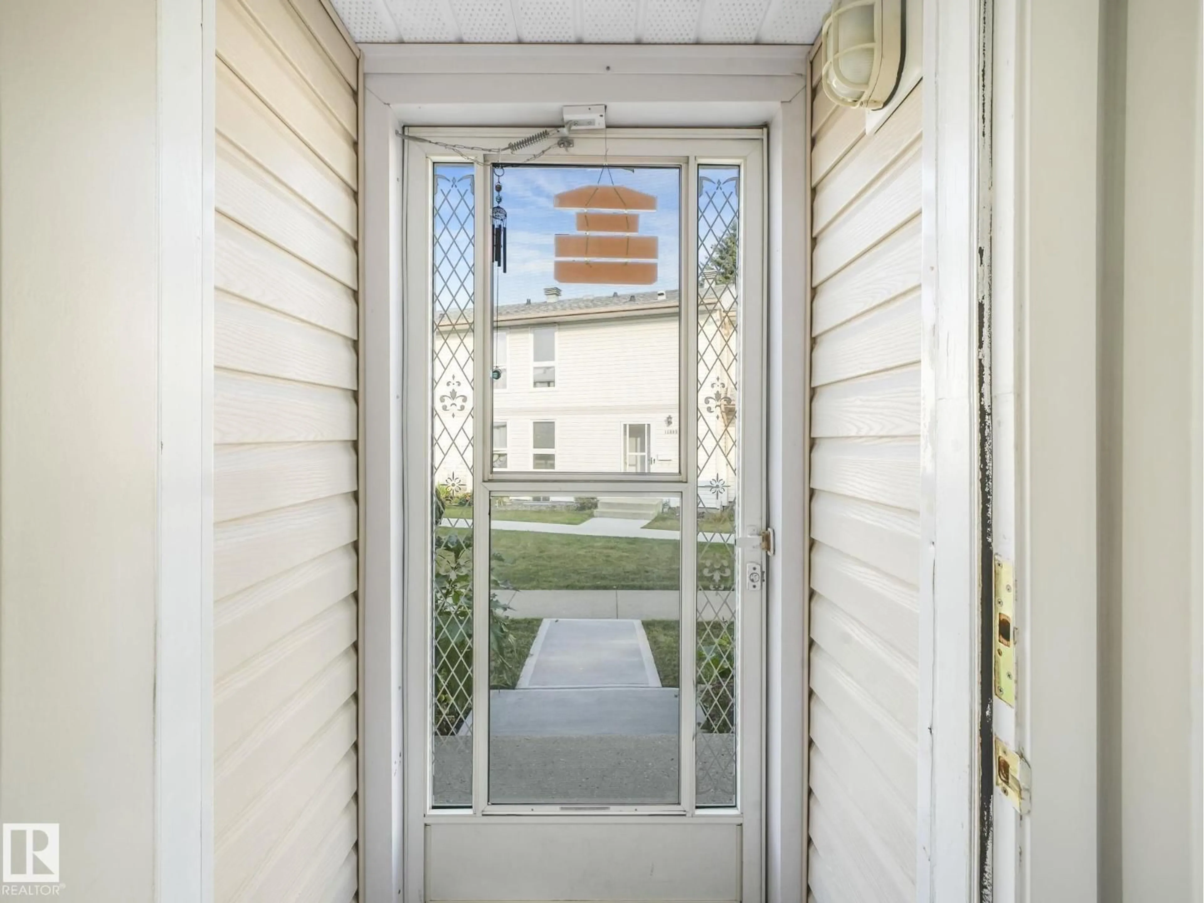 Indoor entryway for NW - 14027 121 ST, Edmonton Alberta T5X4H8