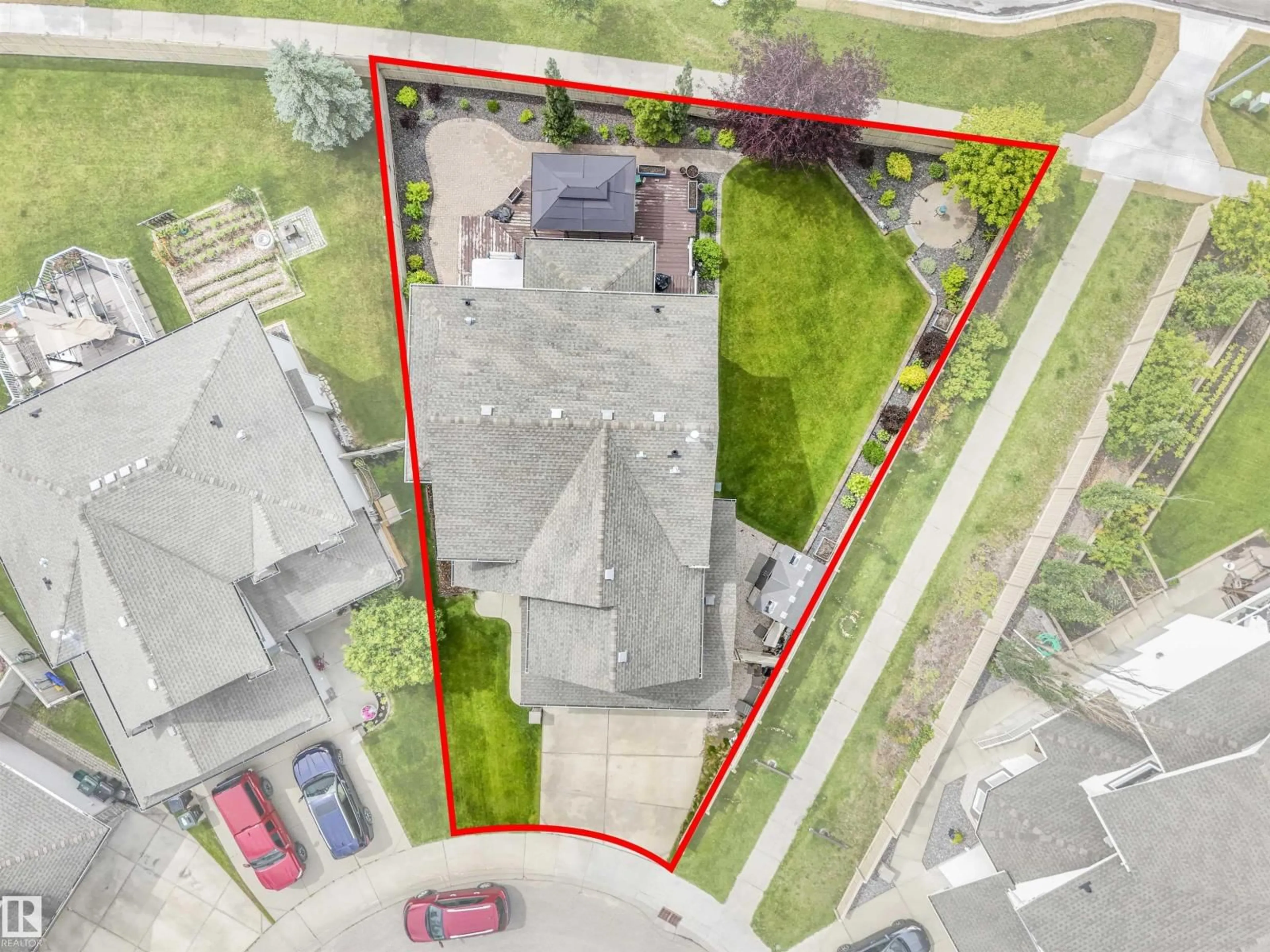 A pic from outside/outdoor area/front of a property/back of a property/a pic from drone, street for 55 RIDGELAND PT, Sherwood Park Alberta T8A6N5
