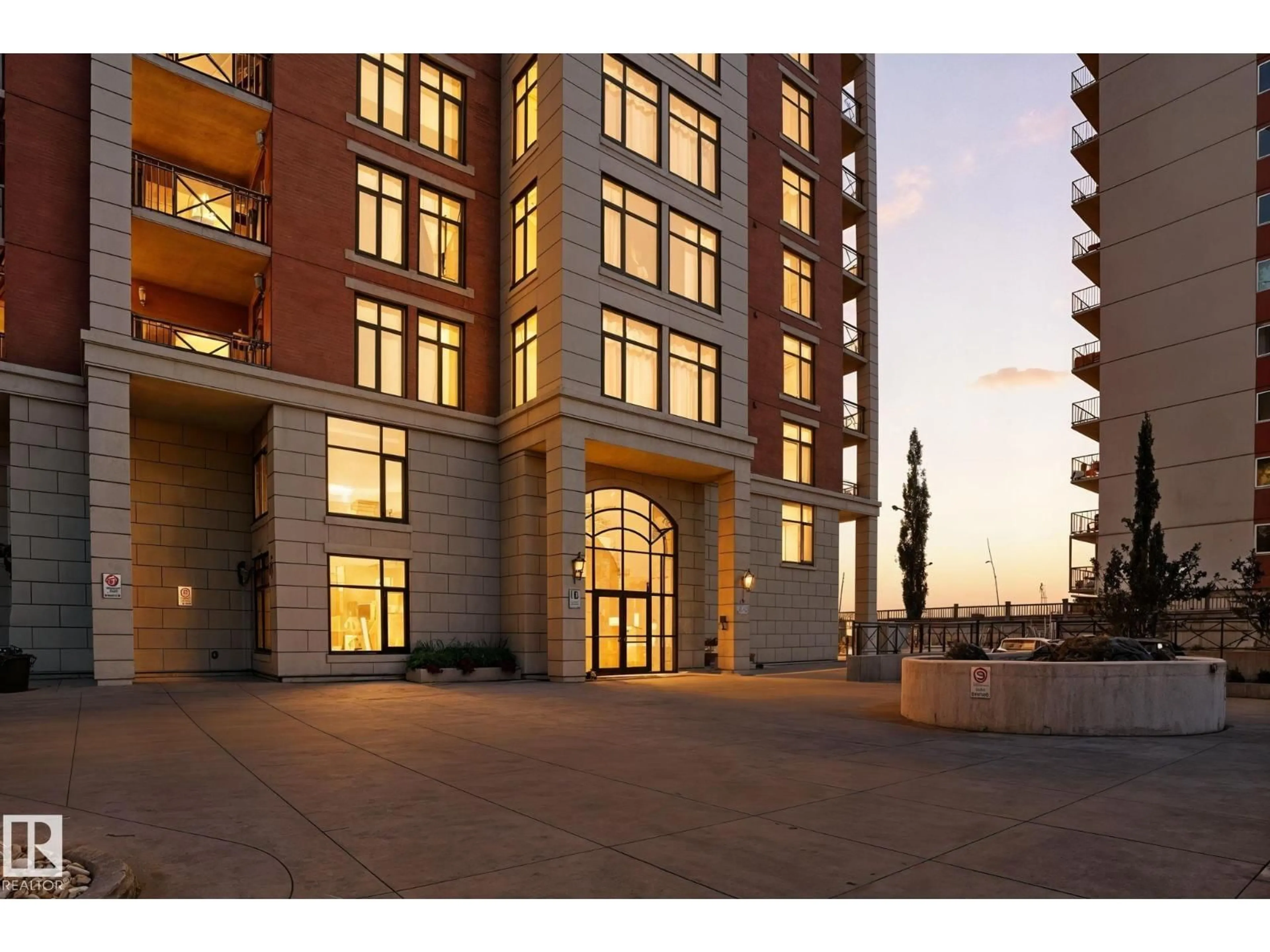 Indoor foyer for 1406 - 9020 JASPER AV, Edmonton Alberta T5H3S8